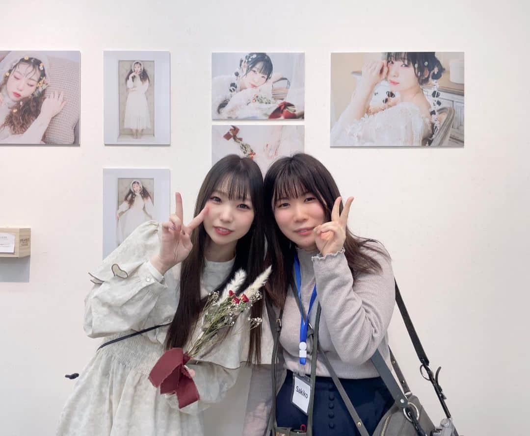葉山なつみのインスタグラム：「だいすきな子🌸 昔からずっと一緒にいるよねってくらい初めて会った時から素でいられて、シャッター切るたびに「かわいい〜♡」って褒めてくれる姿がかわいすぎる！！！  これからもニヤニヤしながら 私たちだから作り出せる世界観を作っていこうね🩰  その時はみんなにまた見てほしいです🥀  3日間おつかれさま、だいすきだよ♡」