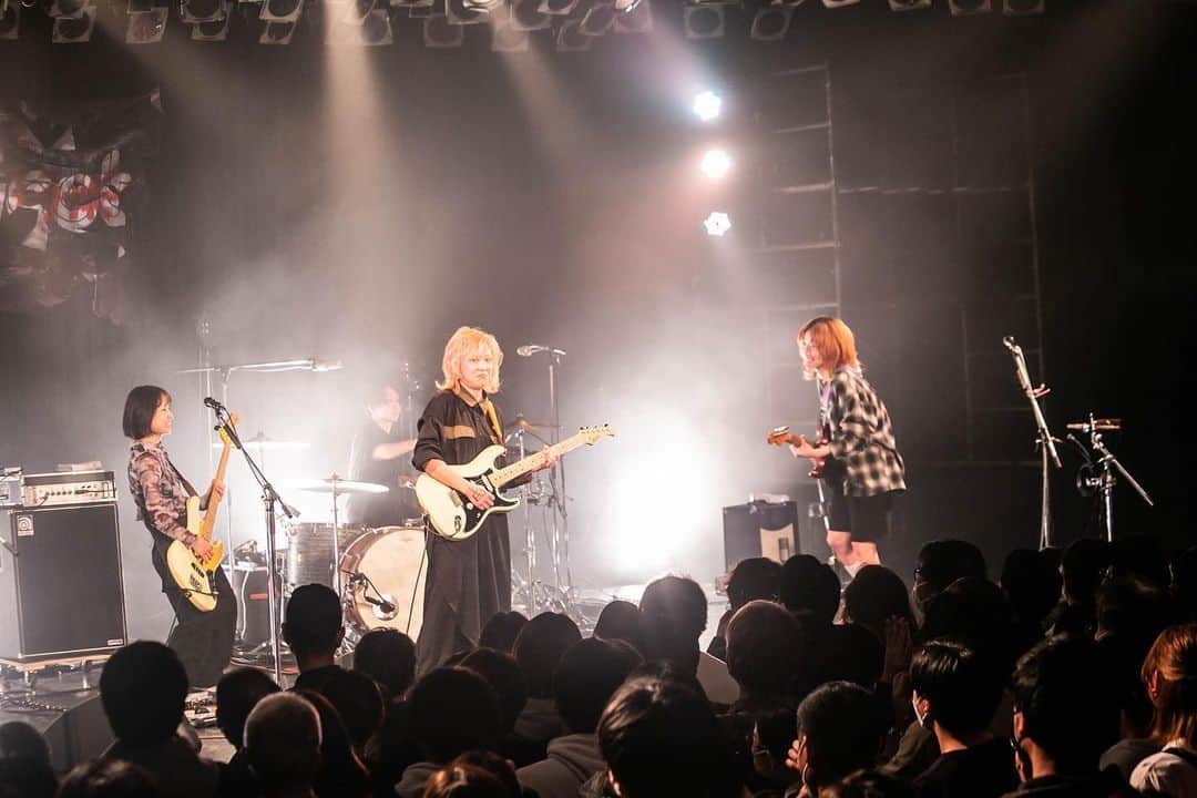 tricotさんのインスタグラム写真 - (tricotInstagram)「Zang-Neng tour 2023 12 Feb, 2023 at LIQUIDROOM  #tricot #tricot_band #tricotざんねん」2月13日 17時15分 - tricot_band_jp