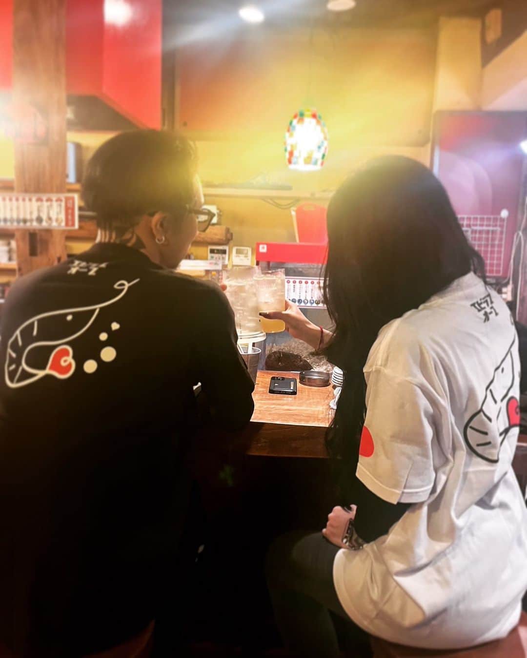 活海老バルorb Resortのインスタグラム：「海老Tシャツご購入ありがとうございます！ 仲間が増えてめちゃくちゃ嬉しい限りです🥹💓  Tシャツ販売もしてます！ サイズ、色、様々ありますので 気になってもらえた方はぜひお声がけください✨」