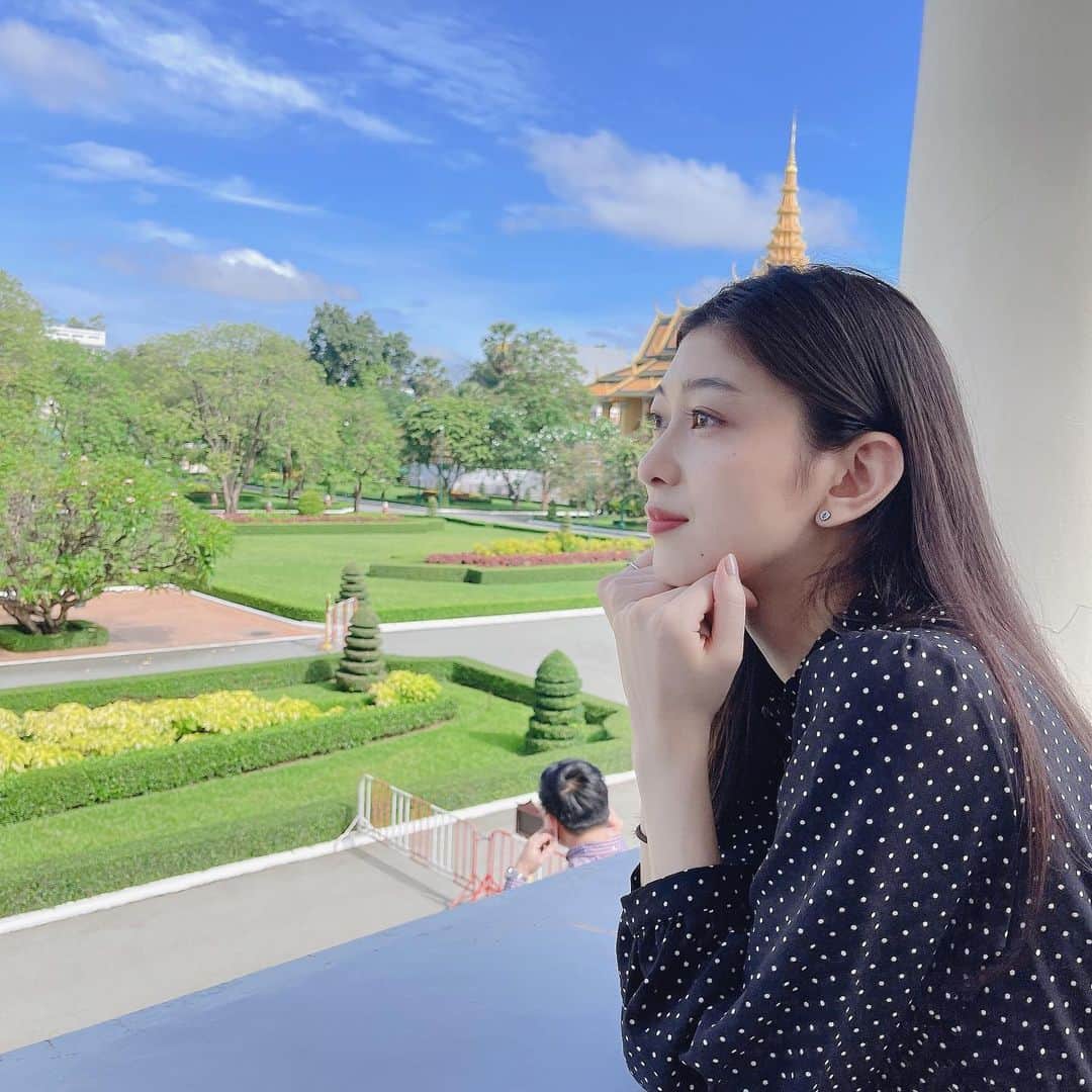 橋爪愛のインスタグラム：「ちょっと前にカンボジアのプノンペンへ行ってきました。　  この日は王宮へ行きました。天気も良く気持ちよかったです♪  #旅行　#カンボジア　#プノンペン #王宮　#cambodia  #Phnom Penh」