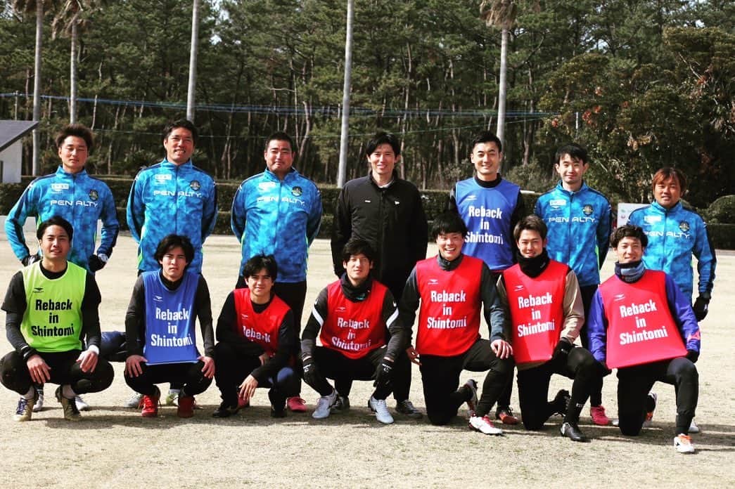 のインスタグラム：「Reback Project2023 Rebackスタッフスポンサーの方々はじめヴィアマテラス宮崎の選手スタッフのみなさん、新富町の方々のサポートのおかげで3週間充実したキャンプを終えることができました。  それぞれ色々な想いがある中このキャンプに参加して出会った人たちとの縁を大切に次に挑戦していきたいと思います。  クラウドファンディングにご支援していただいた方ありがとうございました！  #rebackproject #reback2023 #ヴィアマテラス宮崎 #新富町」