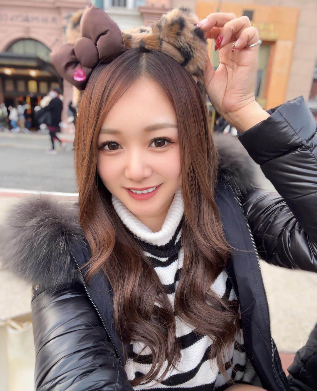 あゆぽよのインスタグラム：「🌏  このカチューシャ新しいんだって❣️  可愛い😍  明日はバレンタインだね🍫  #ユニバ #ユニバーサルスタジオジャパン #usj #錦 #錦3 #錦キャバクラ #錦キャバ嬢 #ラーメン屋 #ラーメン好きな人と繋がりたい #ラーメン部 #豊田ラーメン #あきば麺食堂」