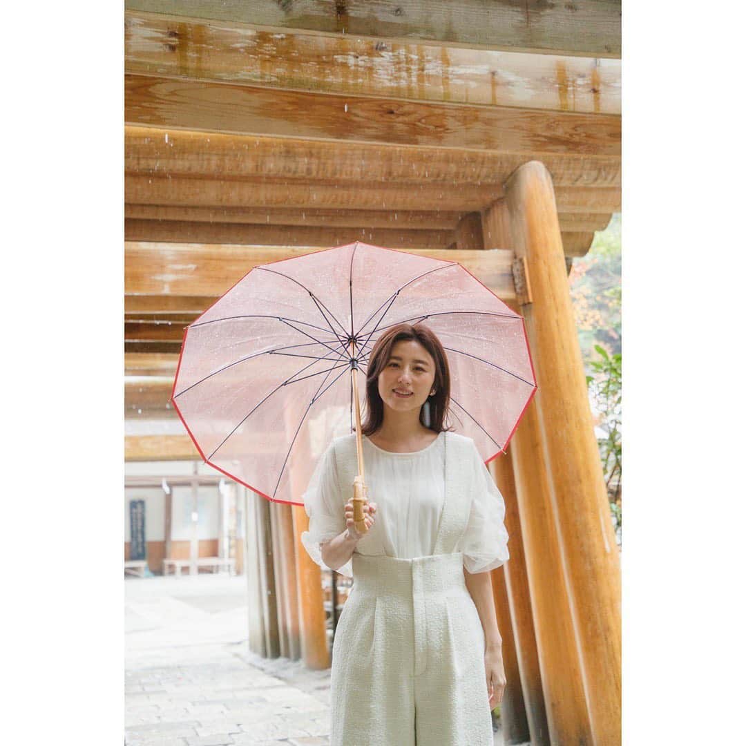 宇賀なつみのインスタグラム：「*  初エッセイ本【じゆうがたび】 発売まで9日となりました。  刷り上がった本が、つい先ほど届いたんです。 実際に手にとって、1枚1枚ページをめくっていると、 なんだか胸がいっぱいになりました。  初めてって、ドキドキしますね。 いつまでもこんな気持ちを大切にしたいです。  ======================================  〜3章 岐路 crossroads〜  ド素人、スポーツの世界へ 2011年8月 甲子園  過去と現在が行き交う街 2011年9月 カリフォルニア   飲みニケーションの効用 2012年2月 沖縄  心のピンマイクを外して 2012年10月 青山   7年後の未来 2013年9月 ニース  人の2倍生きる 2014年4月 六本木  誰かのための朝  2014年8月 ランカウイ   リアルな世界の優しさ 2015年8月 イスタンブール   週末トリップ取材 2015年11月 下呂温泉  現地集合、現地解散 2016年3月 鳥取  ピンチヒッターのその先に 2017年7月 苗場  私は私でしかない 2018年4月 伊勢志摩  なるようにしか、ならないよ 2018年6月 ハノイ   ======================================  3章のテーマは、岐路。  時差ボケなんてできないくらい、 毎日24時間を必死で生きていた時期…  これらの旅がなければ、今の私はいませんでした。  #じゆうがたび #幻冬舎 #2月22日発売 #甲子園 #カリフォルニア #沖縄 #青山 #ニース #六本木 #ランカウイ #イスタンブール #下呂温泉 #鳥取 #苗場 #伊勢志摩 #ハノイ #宇賀なつみ」