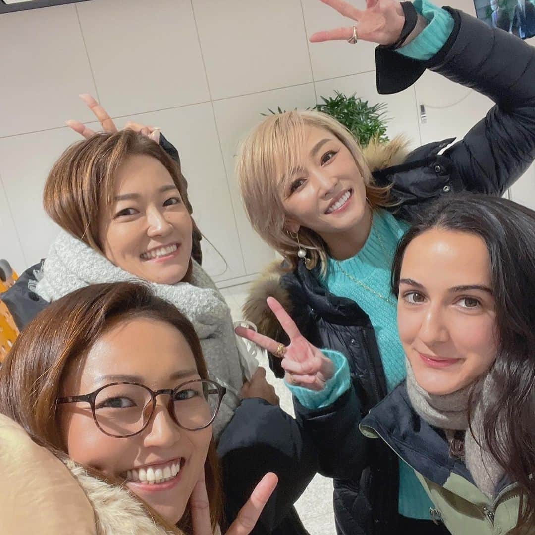 のインスタグラム：「思い出投稿❤️ 小樽集合して1日目は刺身と串揚げスタート😂 初日から素敵な場面に遭遇したり楽しい旅のスタートでした☺️✨ 2日目は小樽観光✨ 何回も来てるけど楽しい✨ 旅行支援クーポンでご飯も安く食べれたし🤤 今まで食べた中で1番美味しかったジンギスカン。。。絶対また行く🥰 既に小樽が恋しいわあ☺️ . Memories Post ❤️  Start with sashimi and deep-fried skewers on the first day after gathering in Otaru😂  I saw wonderful scenes from the first day, and it was the start of a fun trip☺️✨  Sightseeing in Otaru on the second day✨  I've been here many times but it was fun✨  I was able to eat cheaply with a travel support coupon 🤤  The most delicious Genghis Khan I have ever eaten. . .  Will definitely go again🥰 I already miss Otaru☺️ . #女子旅　#girlstrip #小樽　#otaru #杏さゆり　#SayuriAnzu」
