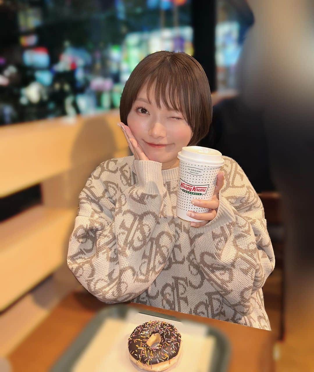 安西茉莉さんのインスタグラム写真 - (安西茉莉Instagram)「🍩 ⁡ そろそろバレンタインだね🍫 ⁡ みんなはすきぴにチョコあげるの〜？ ⁡ ここ数年のまりきゅんは ファンの方やモデルちゃんからもらってばっかりで もっぱらホワイトデーにお返しをする人です🤣 ⁡ ⁡ 今年ももうたくさんもらった！ みんなの愛ちゃんと受け取ってるよ🫶💕 ありがとう🥰 ⁡ ⁡   服は @wego_official  ⁡ ⁡ ⁡ #バレンタイン #wego #クリスピークリームドーナツ」2月13日 18時20分 - mysweetpn