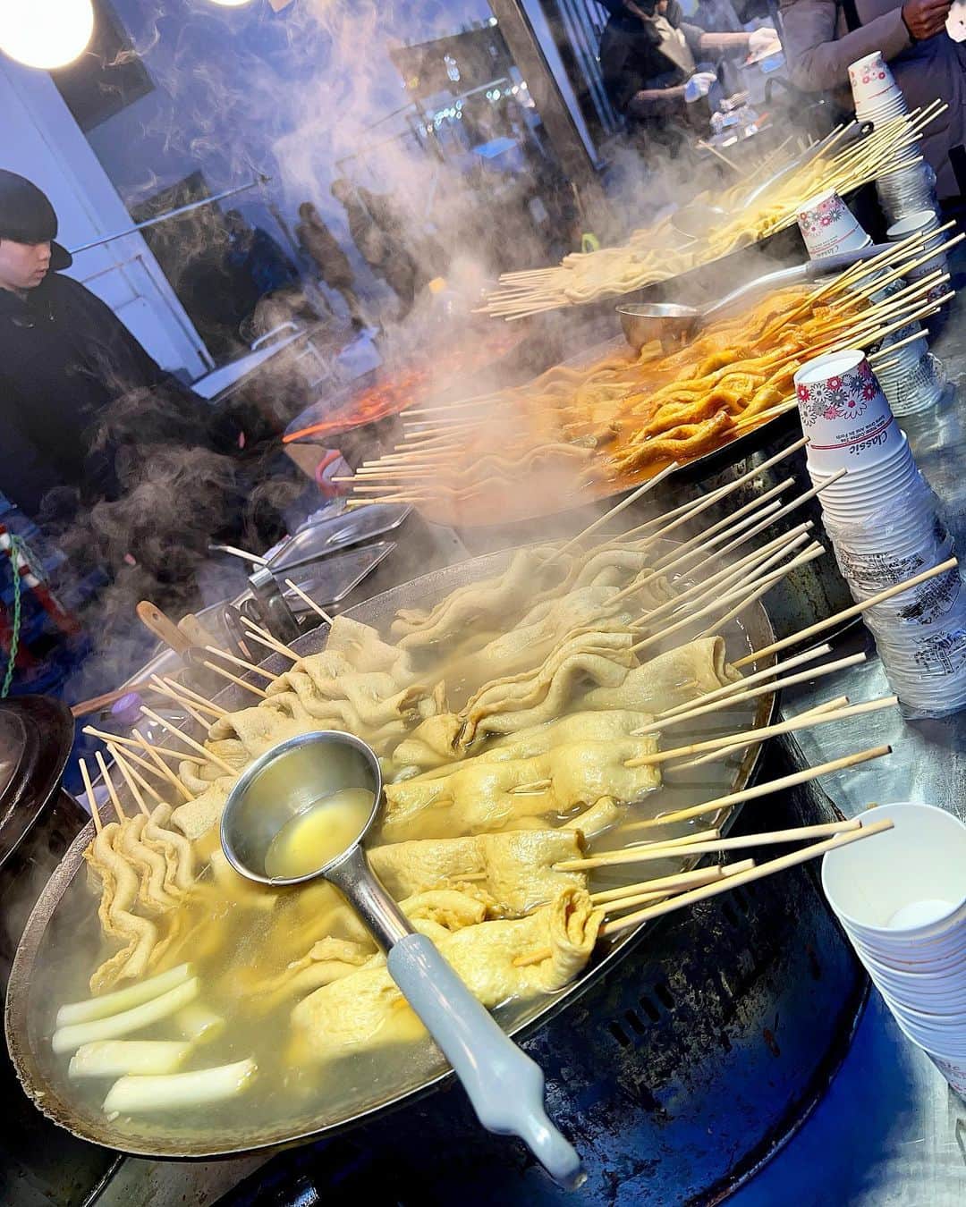 三浦亜莉沙さんのインスタグラム写真 - (三浦亜莉沙Instagram)「⁡ 韓国は屋台がいっぱいあるから ついつい食べたくなっちゃう🤤🤤🤤 ⁡ #韓国旅行 #ソウル #屋台」2月13日 18時49分 - arisa_0720