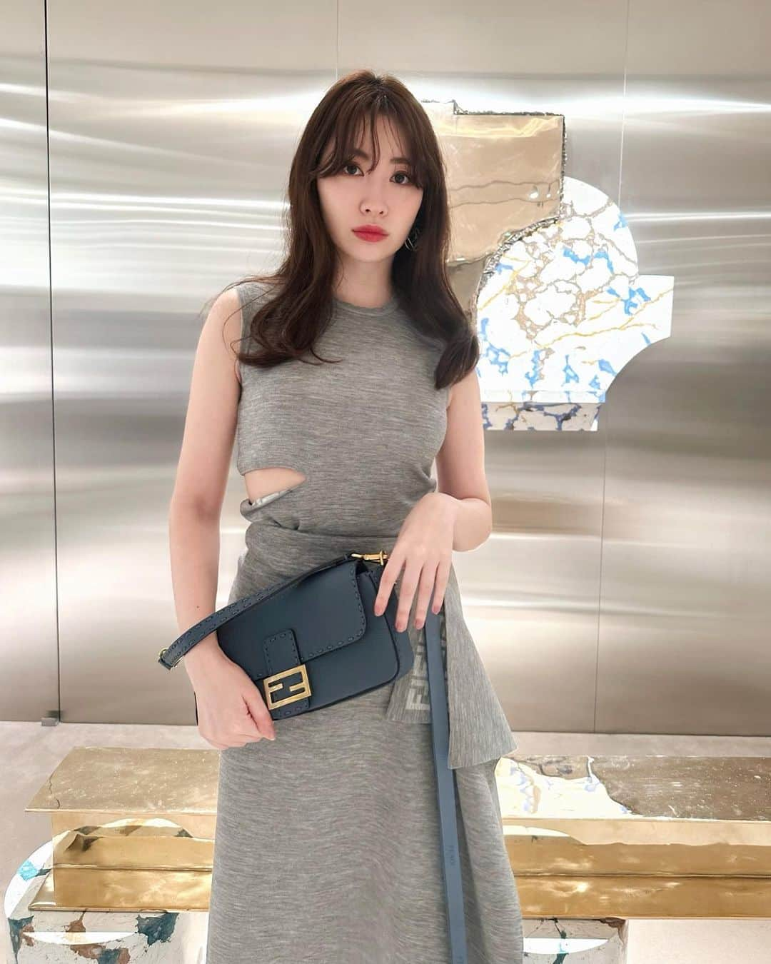 小嶋陽菜さんのインスタグラム写真 - (小嶋陽菜Instagram)「Palazzo FENDI Omotesando フェンディの国内最大級フラッグシップストアのオープニングイベントへ  ローマの本社の建築をイメージした外観で、表参道の通りががらっと新しくなっていました✨イタリアの大理石を贅沢に使った内装が素敵で、置いてあるもの全てがアートな空間！しばらく什器を眺めていました💎FENDIらしいファーのスツールが可愛かったな..🧡  次はホームアクセサリーのお買い物に行きたい😌  #PalazzoFendiOmotesando @fendi」2月13日 18時47分 - nyanchan22