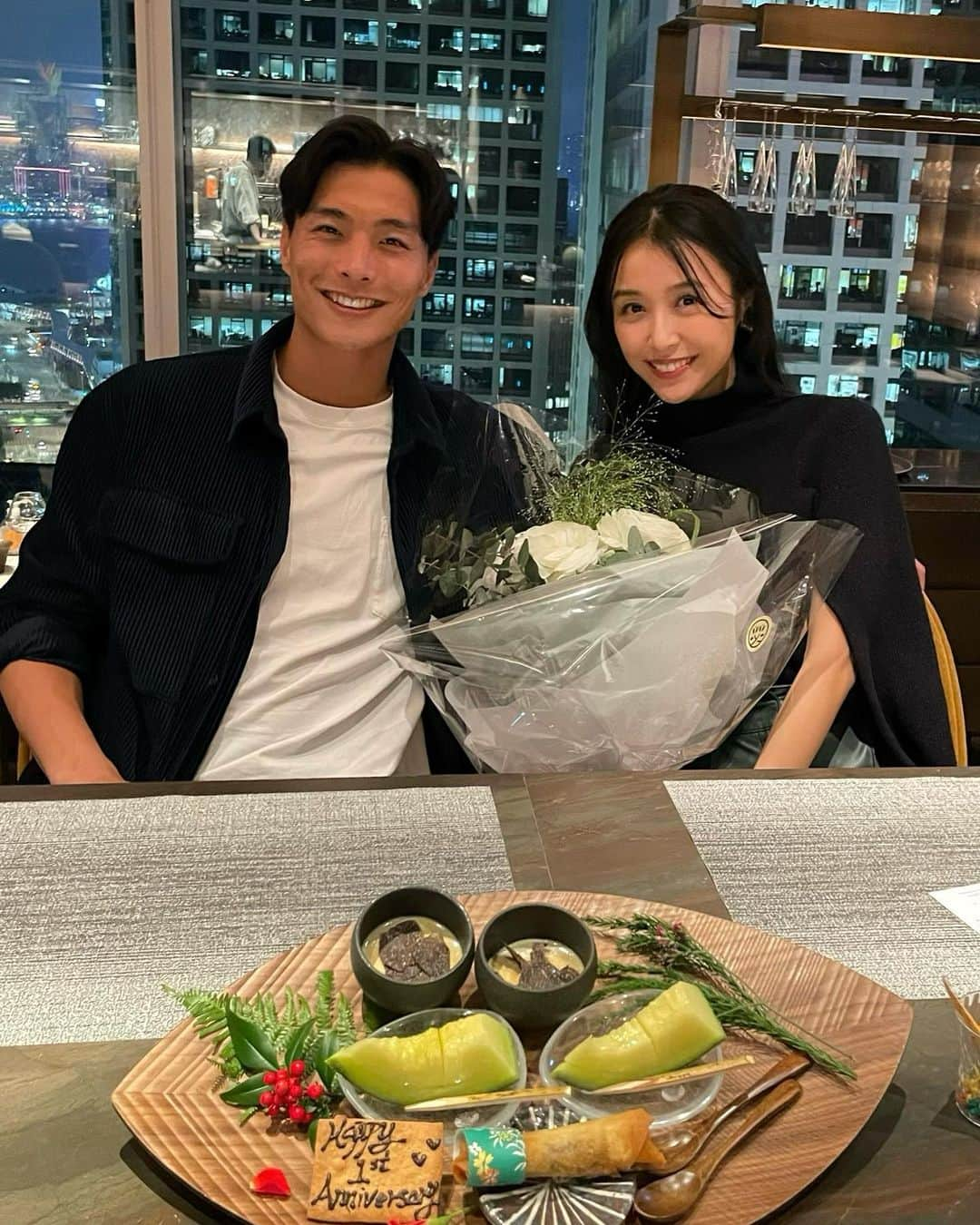 渡辺未優さんのインスタグラム写真 - (渡辺未優Instagram)「. 先日、結婚記念日でした。  まさか私が香港で結婚するとはね🤭 もともと仕事で来た香港だったけど、 プライベートがこんなに充実するなんて 想像もしていなかったなぁ。  いつもありがとう。  #wedding #anniversary #1stanniversary」2月13日 18時55分 - _miyu.w_