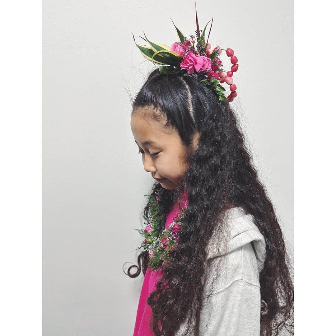 takacolaのインスタグラム：「⋆ @keiki_hula_japan  2023👑 ⋆ 3年ぶりにフラの大会に出場しグループで優勝する事ができました😭💮✨ ⋆ @kalokemelemelehulastudio  Kaikamahine group 🥇位🏆 ⋆ 次は…、9月にハワイで開催される大会に出場します😍🌈✨ ⋆ レイと花飾りが可愛すぎました🌹♥︎✨」