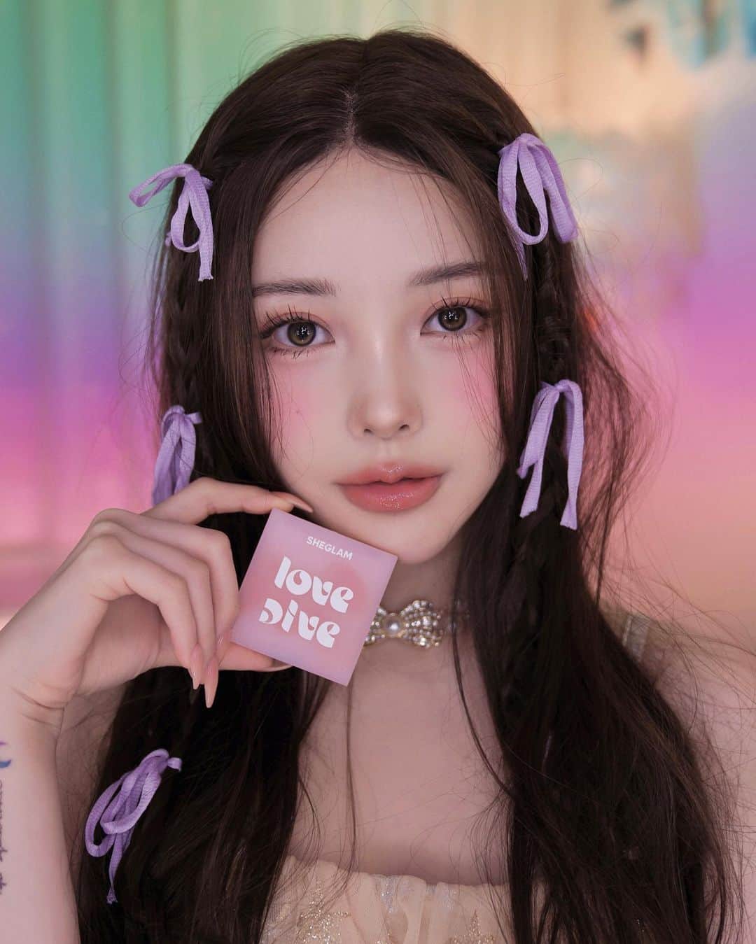 ポニーのインスタグラム：「#광고  K-POP Inspired makeup look for this Valentine’s Day with @sheglam_official  It’s simple to recreate and I’ve also used minimal products to create this look. Hopefully you guys can try it out or recreate this look with me!  You can also get a discount if you use my code LOVEDIVEPONY during checkout! I think it will be a perfect gift to yourself and to your friends and family!🌸  Products used:  💖Primer Love Dive At First Sight Moisturizing Primer  💖Setting Powder Love Dive MATTEly in Love Long-Wearing Pressed Powder  💖Eyes Love Dive So Devoted Liquid Mousse Lipstick # FOREVERMORE   💖Blush Love Dive Tender Heart Powder Blush # YOU’RE PEACHY  💖Lips Love Dive So Devoted Liquid Mousse Lipstick # MY TWIN FLAME   Love Dive So Smitten Gloss  # BLUE OVER YOU   #SHEGLAM #SHEGLAMcollection #sheglamlovedive #sheglamvalentine #valentinesday #koreanmakeup」