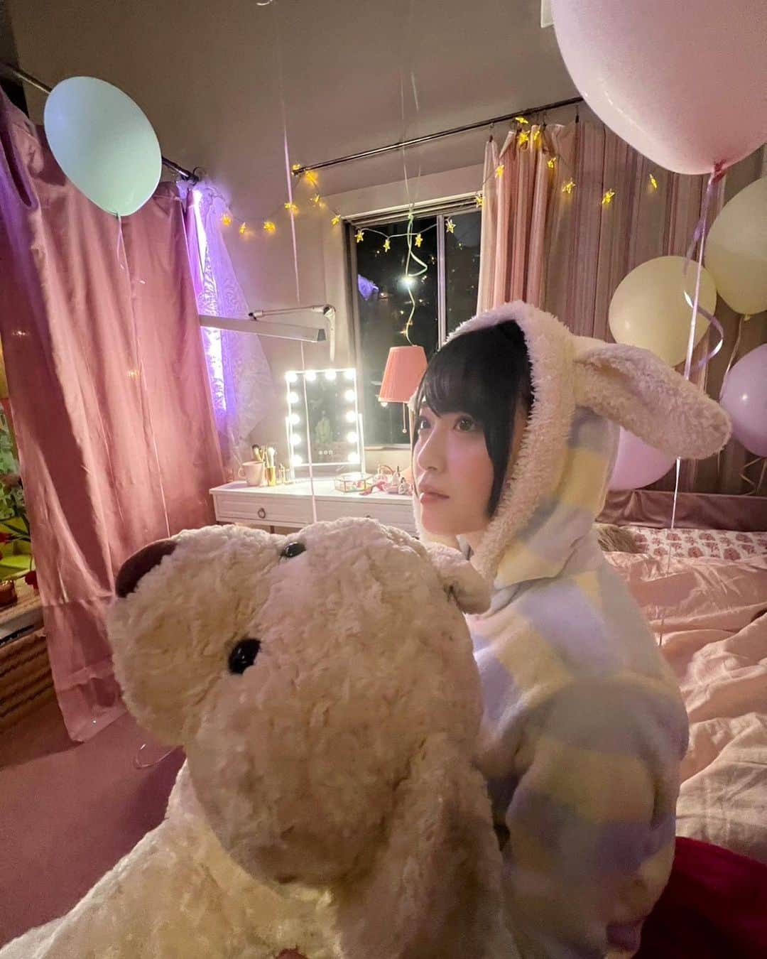 市村愛里のインスタグラム：「22歳になりました🎂 友達からにゃんにゃんの歳だからあざとく生きろ🐱と言われましたとりあえず健康に元気に過ごします！☺️ . . (なぴさんが撮ってくれたお気に入りの写真‪‪☺︎‬去年で1番楽しかった時間だったと思う😹)」