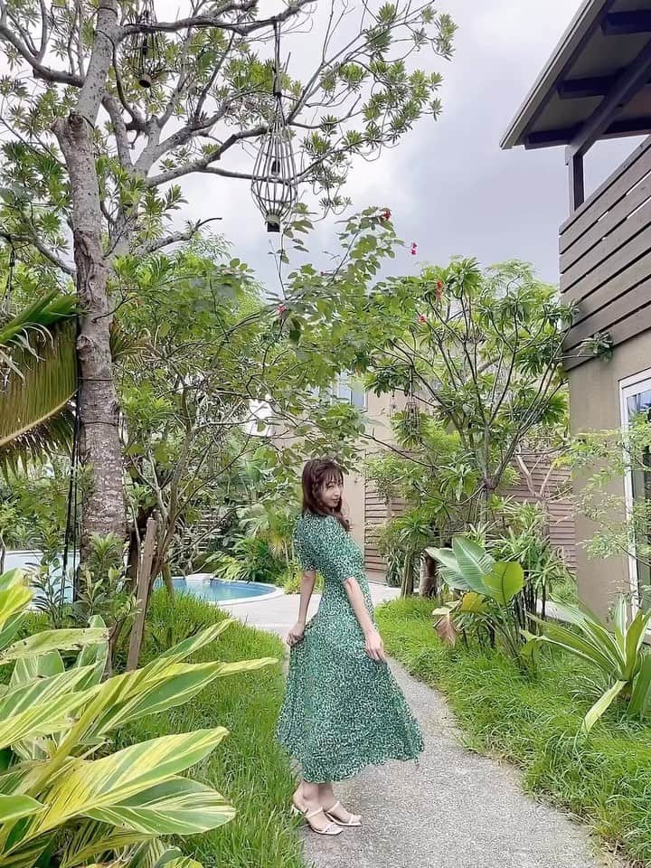 塩地美澄のインスタグラム：「3/29発売のDVD『楽園の扉』のメイキングです🎬 12作目となる次作は沖縄で撮影してきました👙  各ネットサイトでご予約受付中〜🤙  ✅ ラジオ新番組「塩地美澄のふくろとじらじお」 毎週金曜よる21時〜放送  ✅2/16テレビ東京『昼めし旅』OA #塩地美澄 #アナウンサー　#onepiece #アイドル  #グラビア」