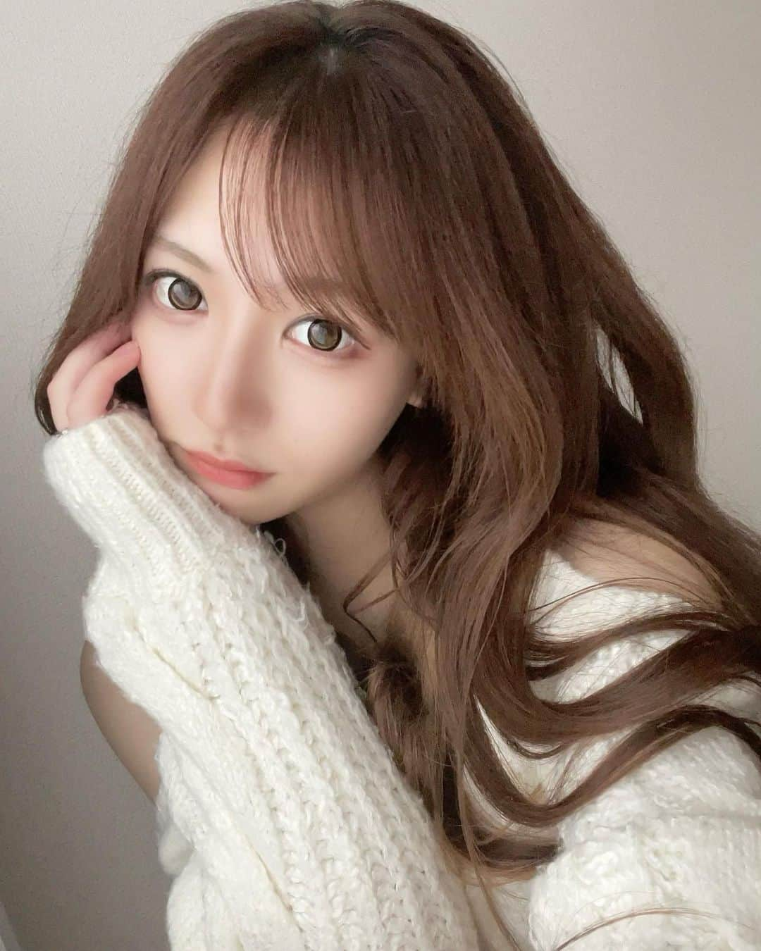 川本愛彩さんのインスタグラム写真 - (川本愛彩Instagram)「. 本日もお疲れさまです♡  さて☝️ 明日はValentine Day🍫💝 明日23時にTikTokイベント外で バレンタインバトルをします！ お相手はかにちゃん♡ まだ１度も勝たせて貰った事がない方😂泣  目標は常に高い方が良いと言う事で🫶 リスナーの皆さまには 日頃から大変お世話になっています👏  特にいつメンの方々には いつも応援、見守って頂き 感謝しきれません🥲  明日のバトルは、何としても 勝ちたいと思っています✊ 今までTikTok配信見た事ないよ〜て方の オチカラをお借りしたいと思います。 一本のバラも100人集まれば 大きなGIFTになります🌹✨  明日夜23時には いつもの倍の視聴者さんが必要です！ 私を強くしてくれる方急募🙏 【あんた、そこに愛はあるんか】 でお馴染みの『愛』をお待ちしています🫶 . . . #1位2位3位の方には #愛彩の手作りお菓子 #プレゼント - ̗̀🎁 ̖́- #初のプレゼント企画 #バレンタインプレゼント #バレンタインイベント #tiktok #live #battle #コラボ #バトル #勝利 #団結」2月13日 19時28分 - aya_s.collection