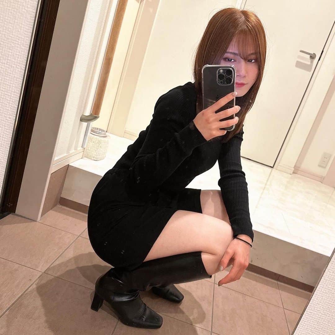 江藤由羽のインスタグラム：「黒黒黒女🖤 #ちゃんスタグラム #ブラックコーデ (？)」