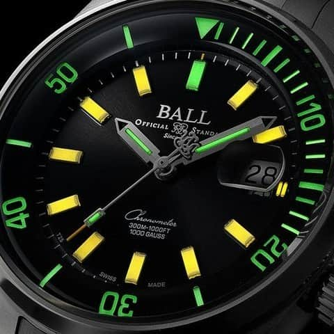 ボール・ウォッチのインスタグラム：「The unbeatable luminosity of Diver Chronometer under 300 meters deep.⁠ Our revolutionary tritium tubes illuminate the inner rotating bezel, ensuring that elapsed dive time can be clearly read in underwater darkness. It would be your best dive buddy.⁠ ⁠ linkinbio⁠ ⁠ #ballwatch #swissmade #mensfashion #mensclothing #mensstyle #menswear #menstyle #menwithstyle #mensweardaily #ootdmen #diving #divewatch #instawatch #dailywatch #watchoftheday #wristwatch #watchgeek #watchfam #watchesofinstagram #watchnerd #watchaddict #watchmania #wristporn #watchporn #watchcollector #wristgame #automaticwatch #womw」