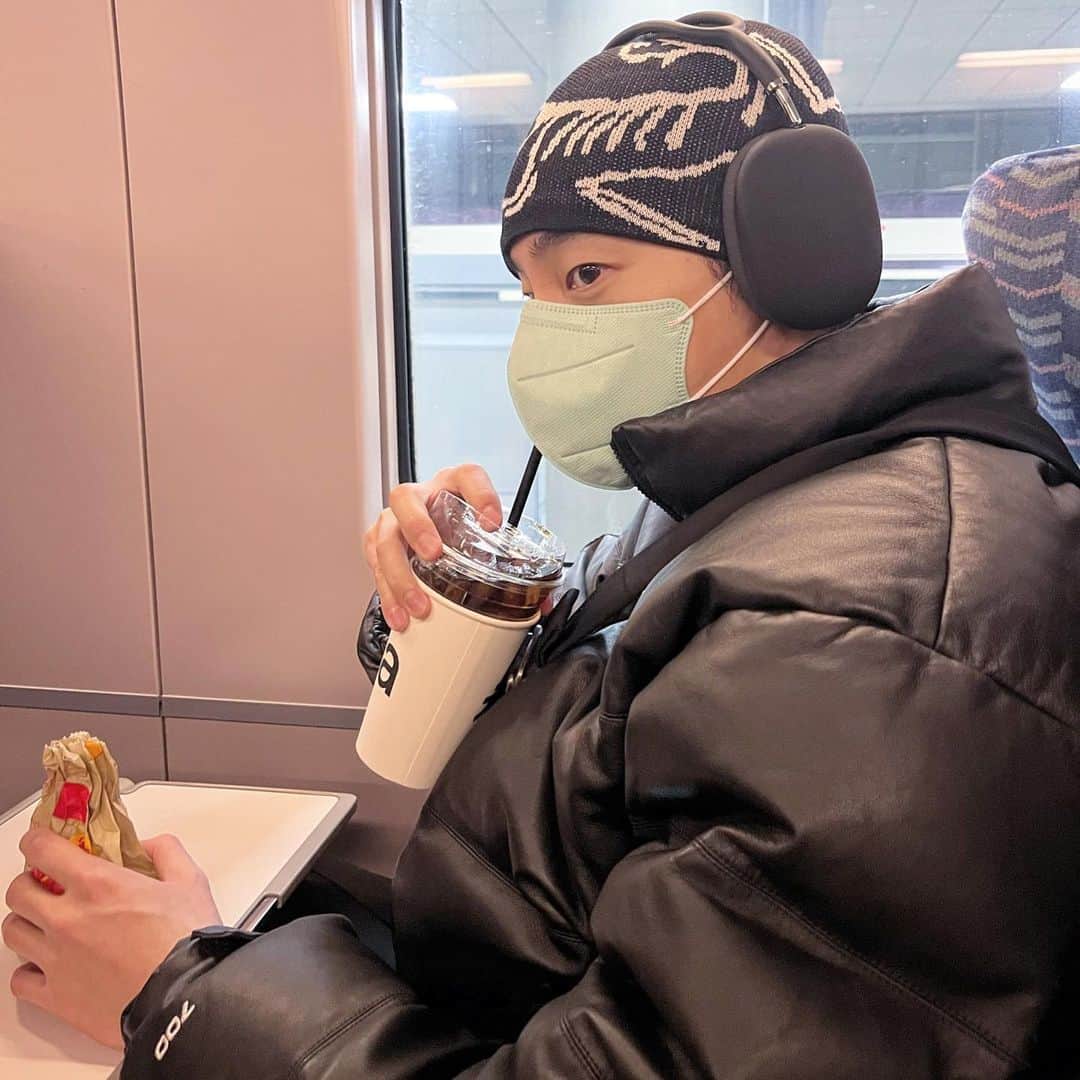 ロイ・キムのインスタグラム：「👀」