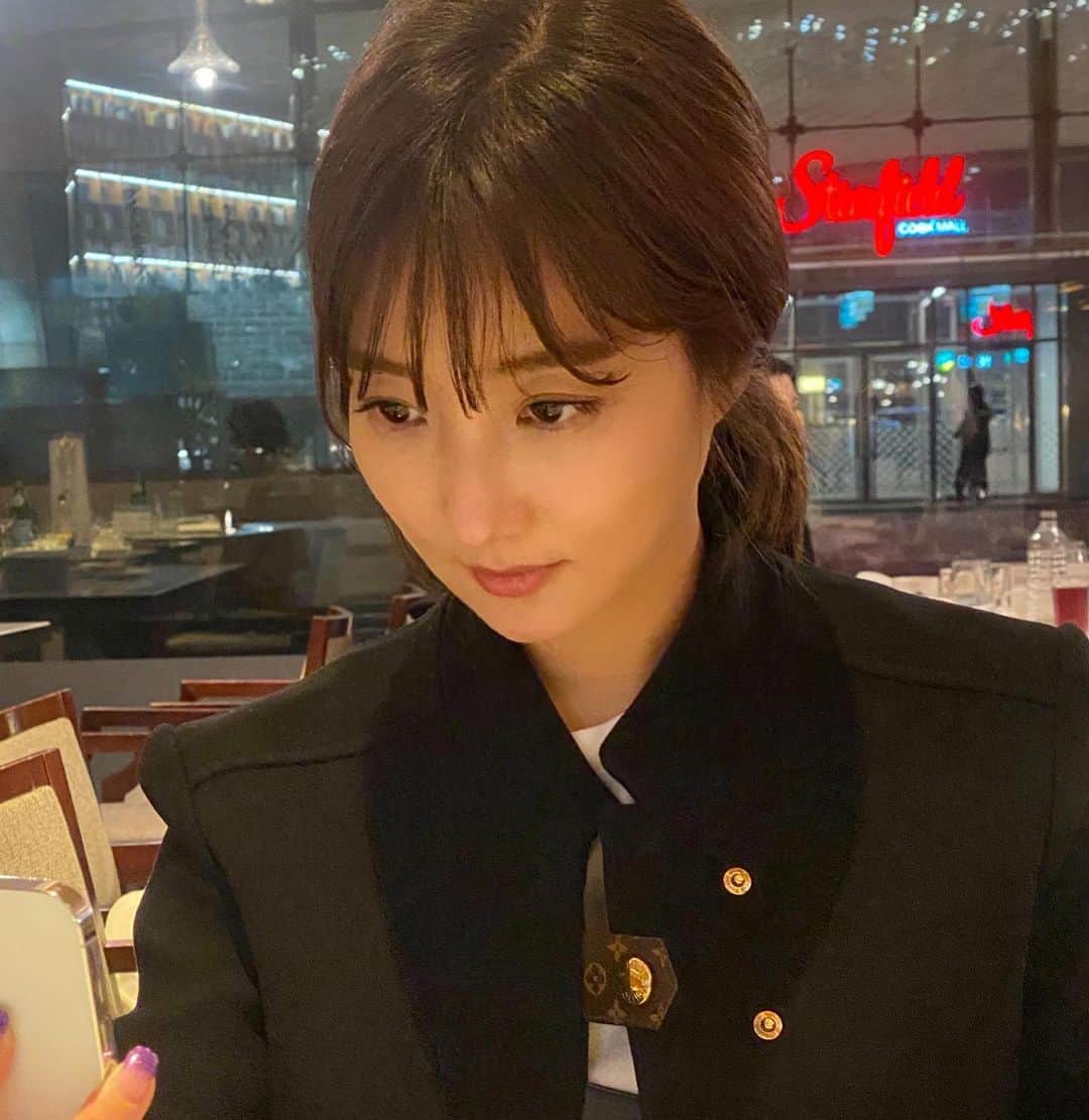イ・イネのインスタグラム：「몰입 ~~🫣 .. .. .. .. #월요일 #끝나간다 #야호 😘」