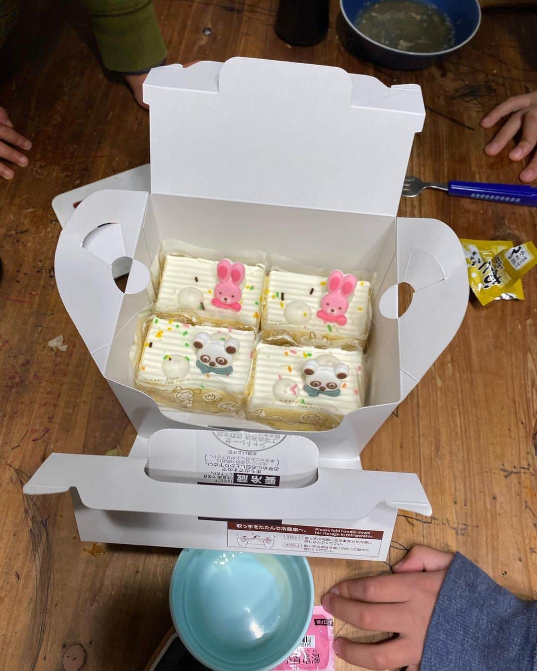 高橋文樹のインスタグラム：「シャトレーゼの一個100円のケーキ。安い。」