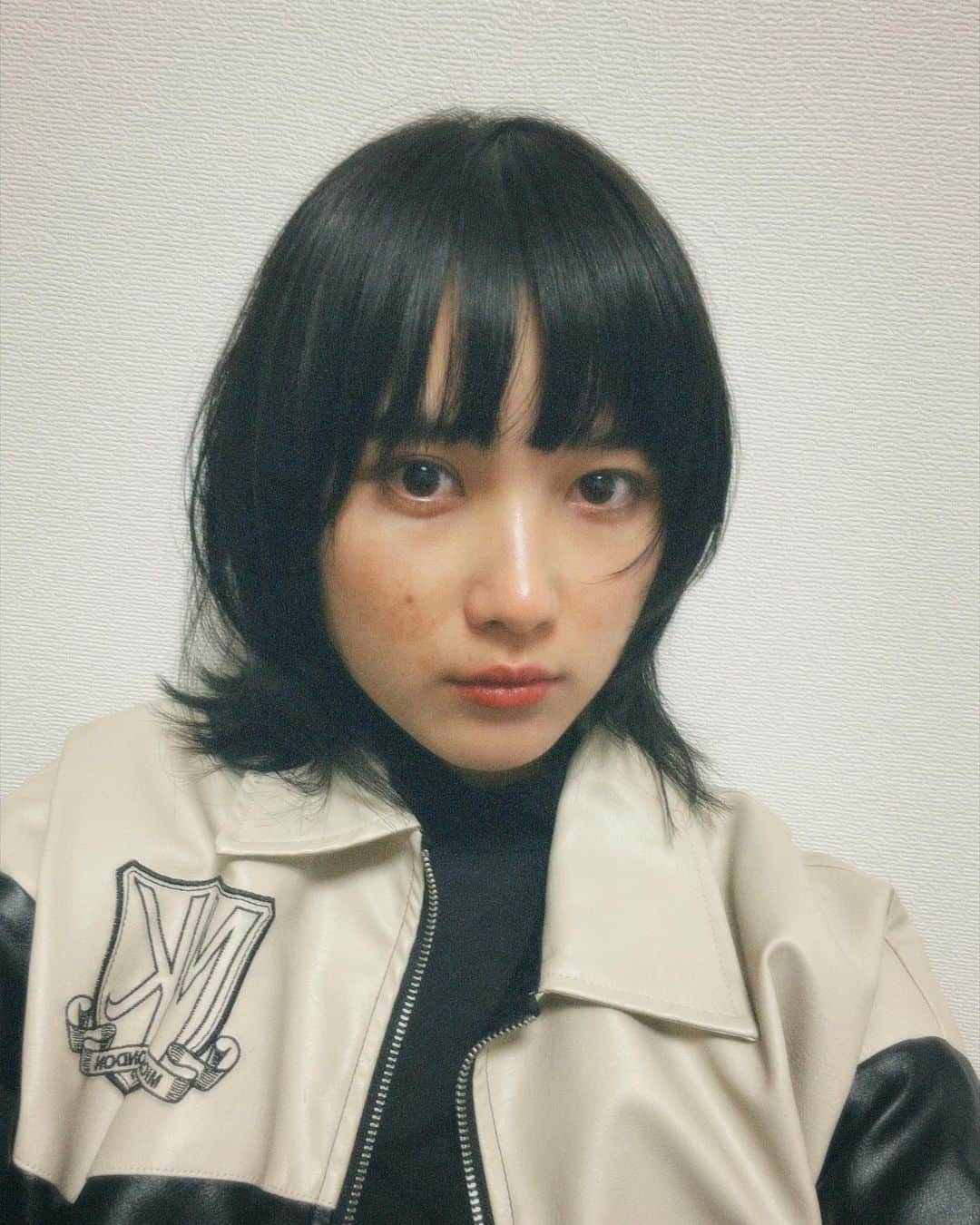 井頭愛海さんのインスタグラム写真 - (井頭愛海Instagram)「. 黒髪ウルフになりました🐺🐺 初ウルフだっ🤭🤭」2月13日 20時47分 - manamiigashira_official