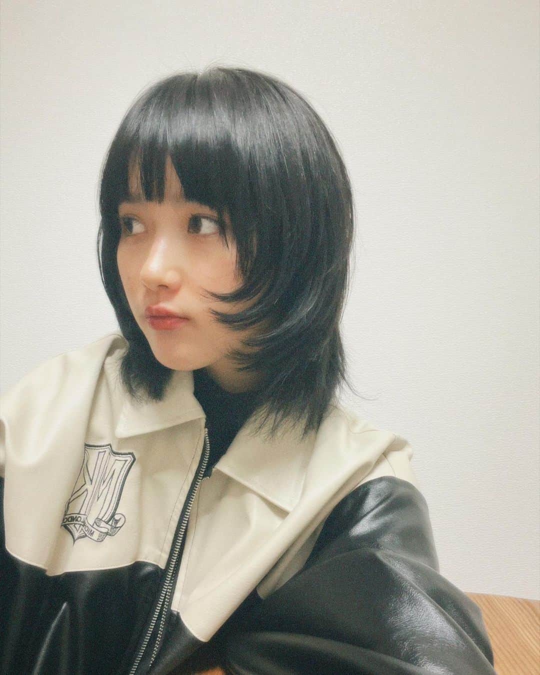 井頭愛海さんのインスタグラム写真 - (井頭愛海Instagram)「. 黒髪ウルフになりました🐺🐺 初ウルフだっ🤭🤭」2月13日 20時47分 - manamiigashira_official