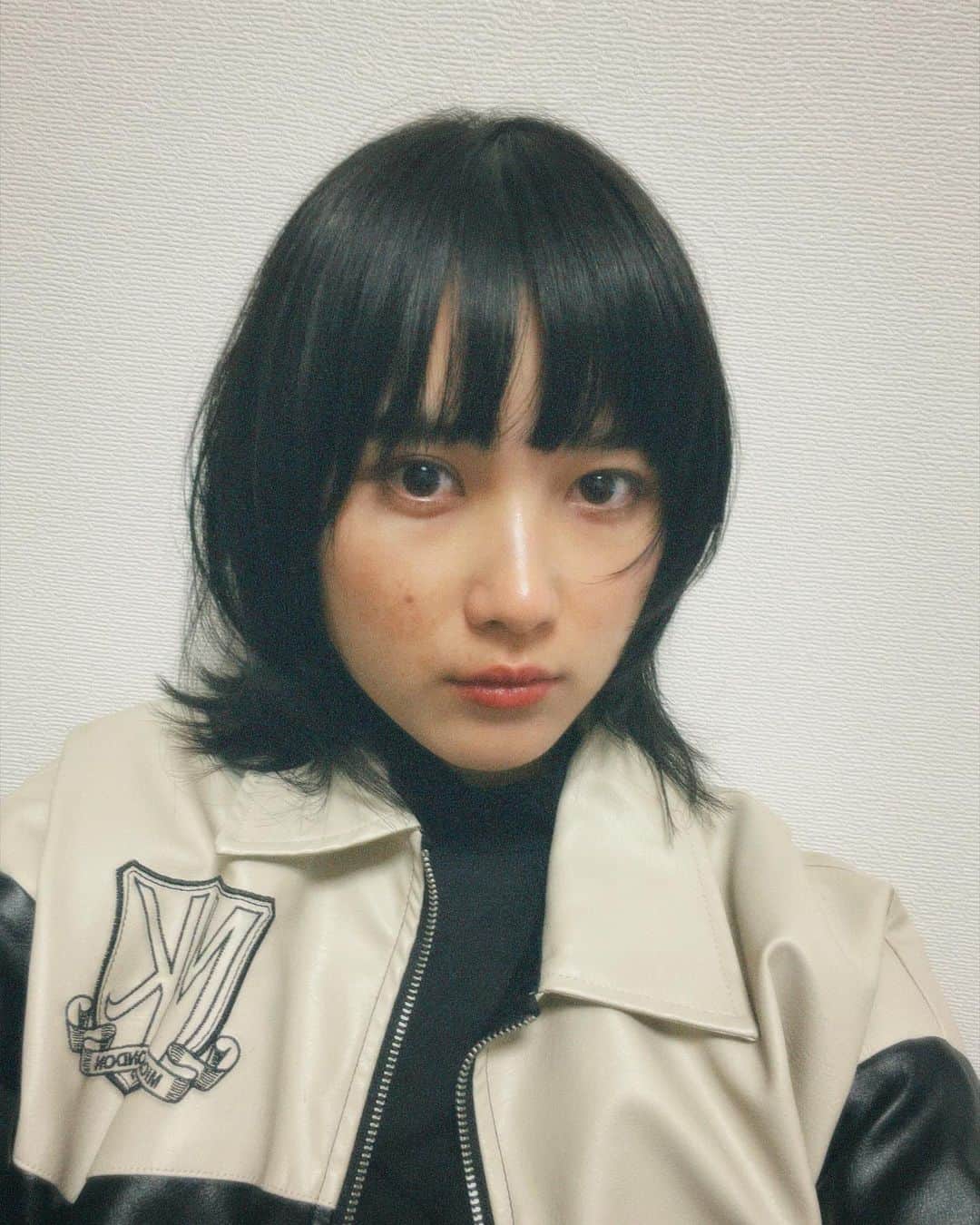 井頭愛海のインスタグラム：「. 黒髪ウルフになりました🐺🐺 初ウルフだっ🤭🤭」