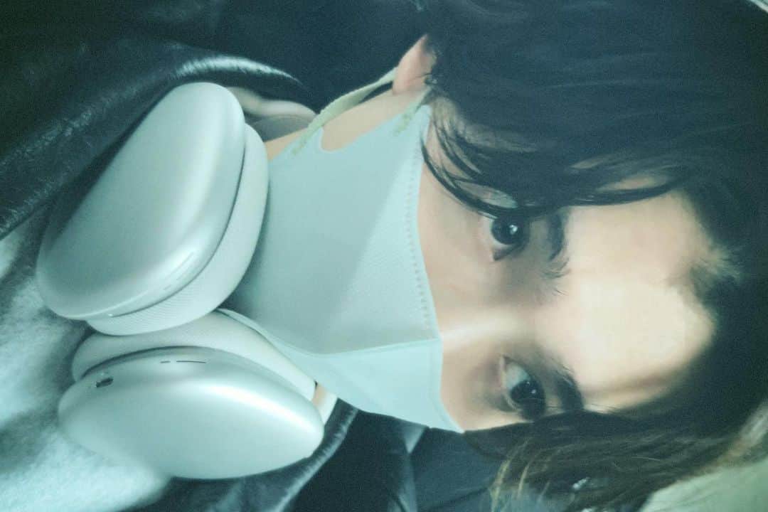 木津つばさのインスタグラム：「舞台「地獄楽」  演出の臨王さんをはじめとし  一丸となって演劇を創ってきました  妥協は一切なく  だからこそ全員が前を向いて居る素敵なカンパニー  優しく温もりに溢れた現場で  稽古が終わる事ですら寂しい気持ち  がありました。  でも本番もっと楽しいぜ、と。  心から思っています。  全員で創り上げたこの素敵な作品  届くといいな、いや  必ずお届け致します。  みんなかっこいいんだから  ビビるなよ〜？  ワシは言うぞ  刮目せよ、と！  劇場へ、おいで。  木津つばさ」