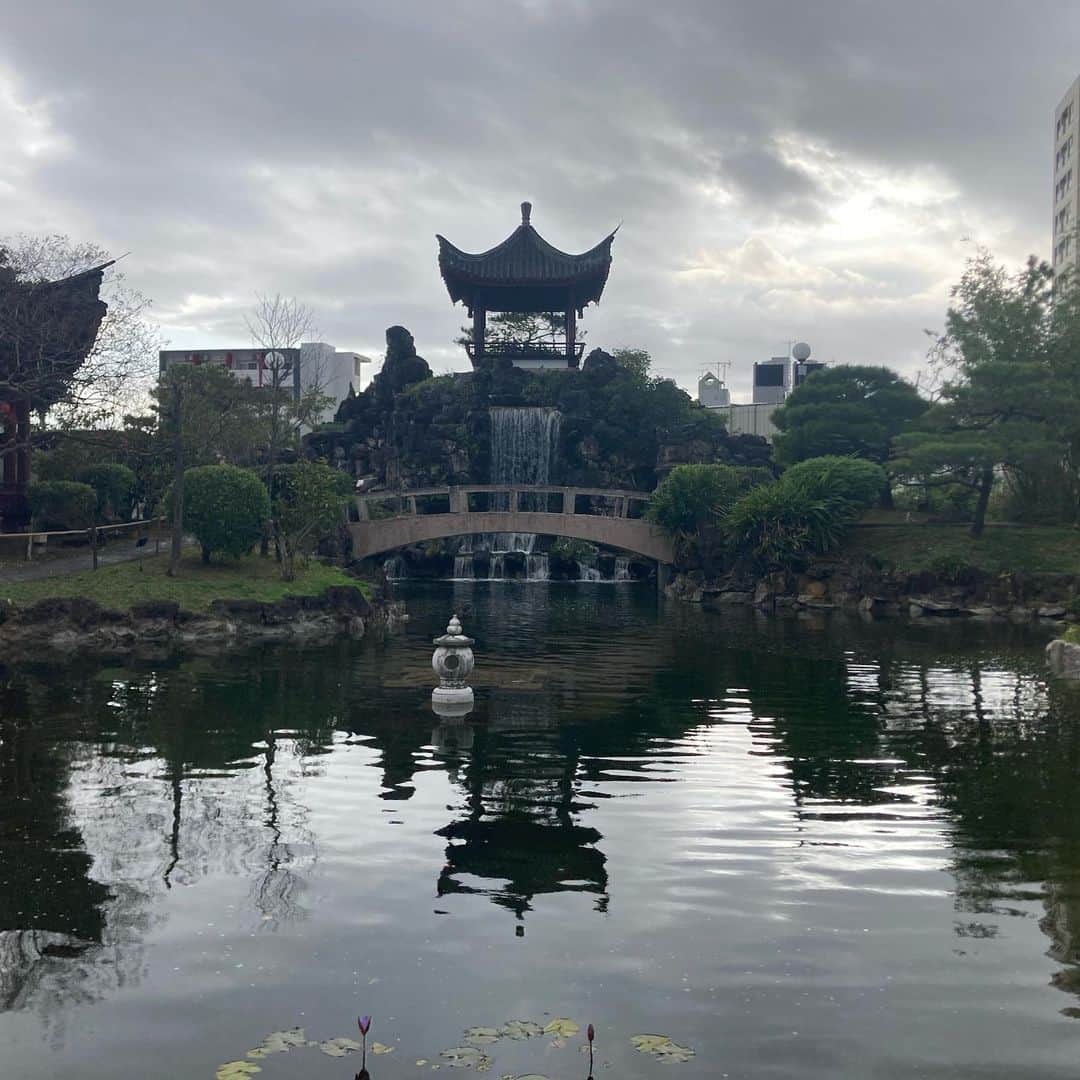 トニー・バーネットさんのインスタグラム写真 - (トニー・バーネットInstagram)「Fukushuen Garden. “The gardens of #fukushuengarden constitute three elemental spaces of brightness, calm and brilliance…” #naha #okinawa #japan」2月13日 21時46分 - tony.barnette