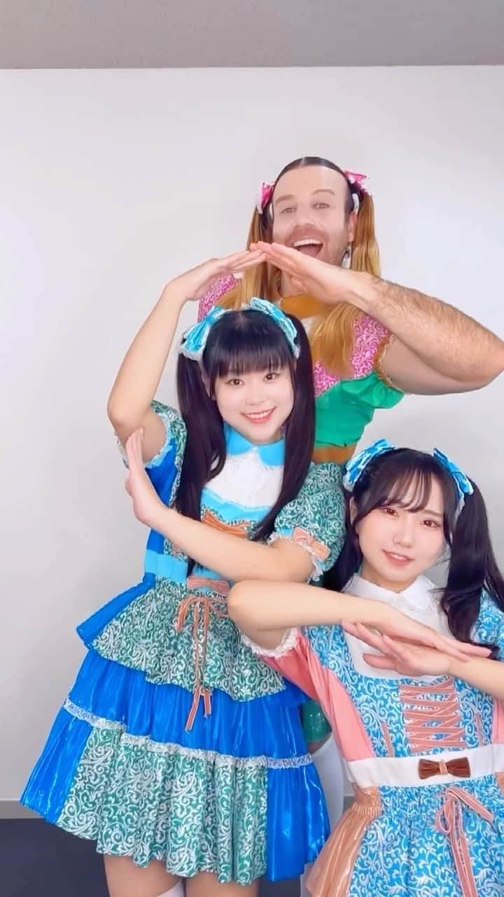 のインスタグラム：「🫶 Let’s make a heart with BABYBEARD to celebrate Valentine’s Day💙💖💚  #valentine #バレンタインキッス #babybeard #japan #japanesegirl」