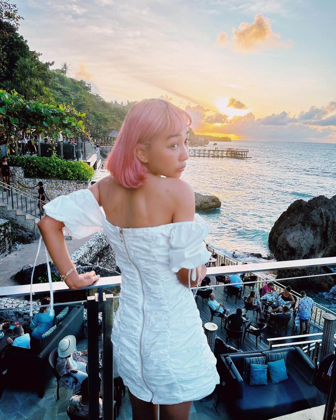 青山テルマさんのインスタグラム写真 - (青山テルマInstagram)「【時差ポスト】📍BALI - ホテル: @ayanaresort @ayanahotelsjp の新しく出来たAYANA SEGARAにalisaと行ってきたよ!!❤️🌴☀️本当に天国みたいなホテル。 ホテルから出なくても十分にバリを楽しめるオススメホテルなので、機会があったら是非行ってみてほしい!! @alisaueno のYoutubeのVLOG出てるので見てね🤍🤍🤍」2月13日 22時11分 - thelmaaoyama