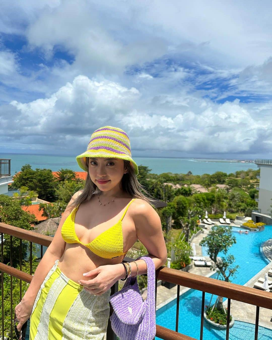 青山テルマさんのインスタグラム写真 - (青山テルマInstagram)「【時差ポスト】📍BALI - ホテル: @ayanaresort @ayanahotelsjp の新しく出来たAYANA SEGARAにalisaと行ってきたよ!!❤️🌴☀️本当に天国みたいなホテル。 ホテルから出なくても十分にバリを楽しめるオススメホテルなので、機会があったら是非行ってみてほしい!! @alisaueno のYoutubeのVLOG出てるので見てね🤍🤍🤍」2月13日 22時11分 - thelmaaoyama