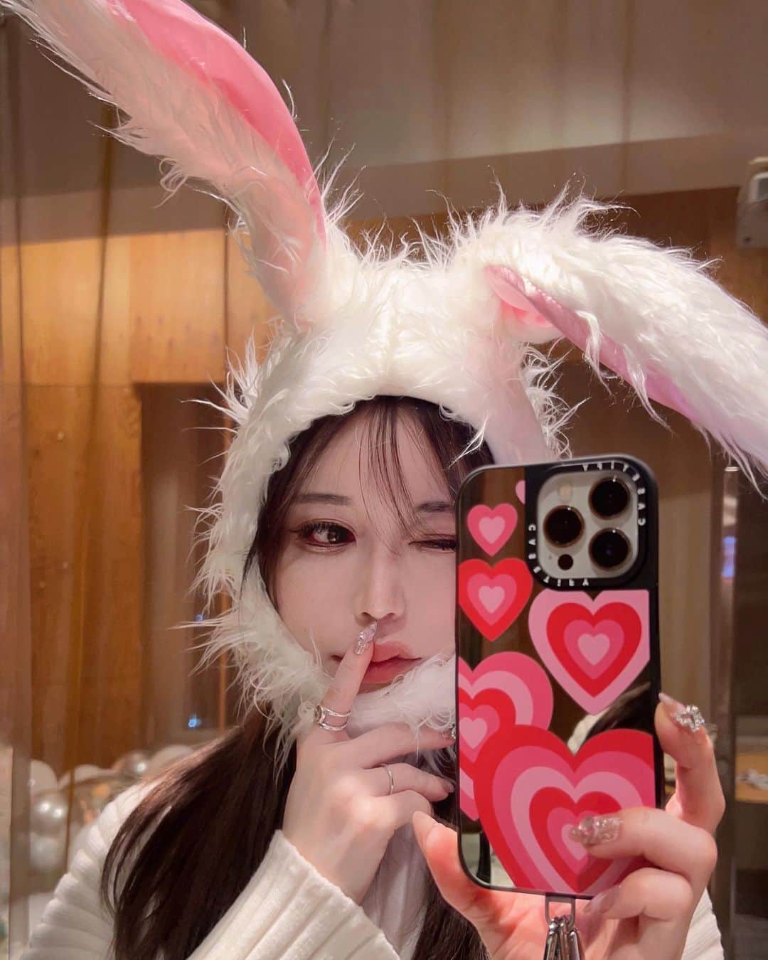 Rabiのインスタグラム：「hey i've been busy how are you?🐰」