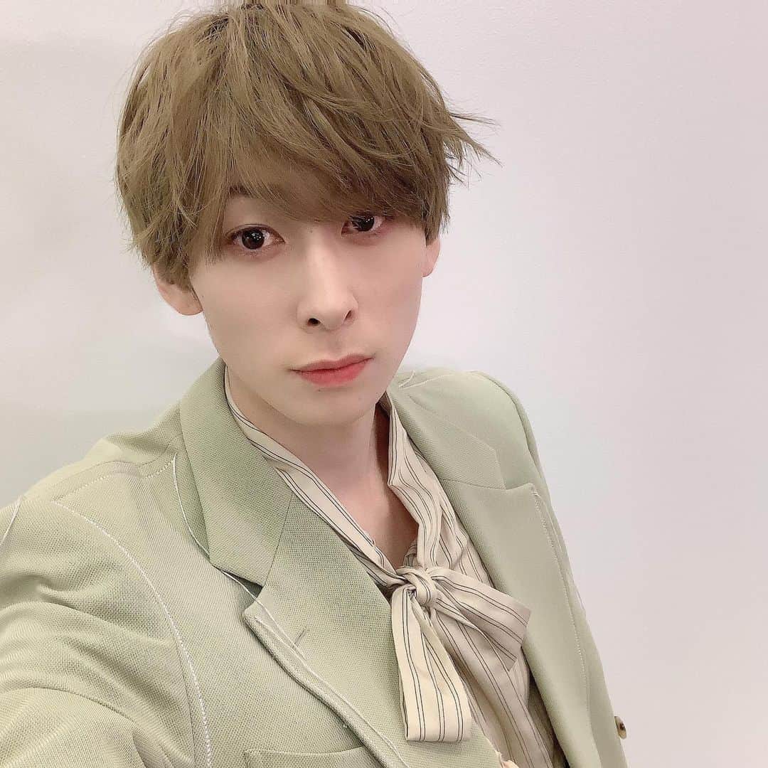 田中涼星のインスタグラム：「髪切った。色も変えた。 どんな感じ？  #りょせすたぐらむ  #田中涼星  #ヘアカット  #色も抑えた  #正直もっと茶色だった #シャンプーの洗浄力恐るべし #instagood  #instagram」