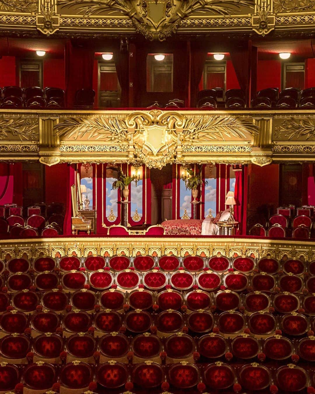 Airbnbのインスタグラム：「Stay at the Palais Garnier—the Parisian opera house that inspired @andrewlloydwebber’s @phantomopera. To celebrate the musical’s global success, this historic landmark is opening its doors for an overnight stay on Airbnb. For the first time ever, sleep in an exclusive viewing area transformed into an opulent bedroom. 🌹」