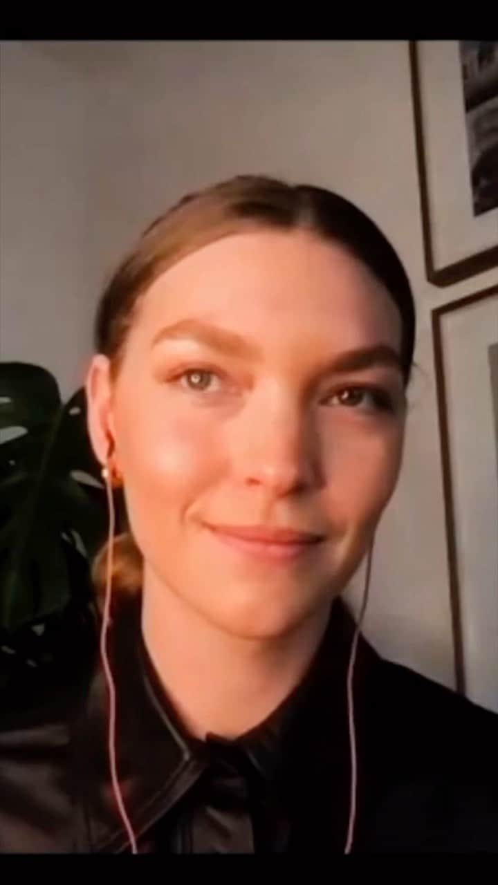 アリゾナ・ミューズのインスタグラム：「We have the power to influence change by giving our feedback to brands. This can look like sending an email, contacting through their website, sending a tweet, DM, commenting. For example, if you have some feedback on the packaging you received from a brand you love, and want to suggest sustainable options, let them know ♻️ We have so many ways we can contact brands to give them our feedback, and even if it means going out of our way a little bit, this is one way we can encourage sustainability and positive change for the planet.   🎙️ Full Podcast on @waterbearnetwork」