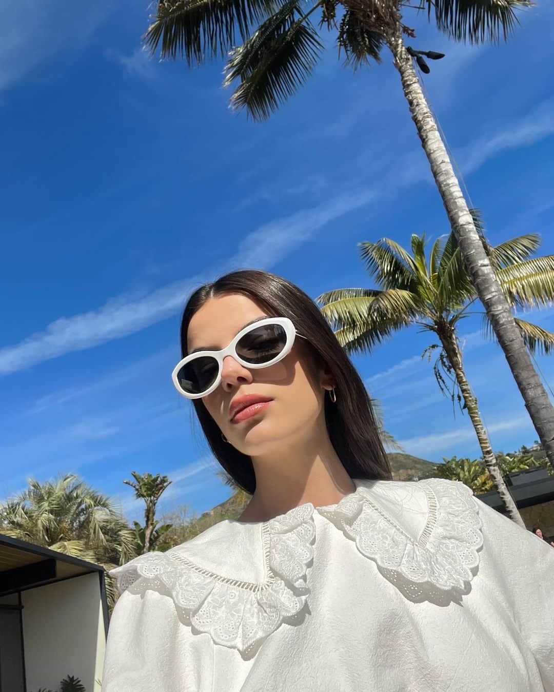ソニア・ベン・アンマーのインスタグラム：「“My sunglasses are like my guitar” - Patti Smith  @oliverpeoples x @khaite_ny」