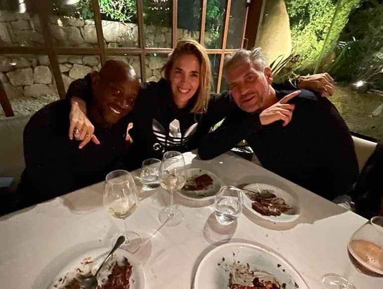 アレクシアのインスタグラム：「HAPPY 50th @blacksmiff1 we used to say back in our late teens “will we still be dancing at 50!?”  Both living on the island of dance. It’s clear we will always be dancing and laughing. Forever young♥️」