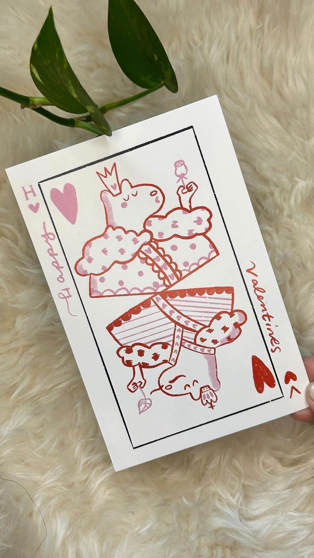 フリーディアのインスタグラム：「It always starts from a blank sheet of paper.  Valentines Day is tomorrow💕 Come and grab something for your someone special 😘  @paperplant.co  • • • いつも白の紙から始まる！ 明日はバレンタインデーなのでPaper Plant Co で特別なパートナーに小さなプレゼントを💕 #valetines #valentinesday #illustration #drawings #scribbles #postcard #love #cute #paperplantco #ppc #paperplant #happyvalentines #loveisontheair #friediamn #losangeles #chinatown #lachinatown」
