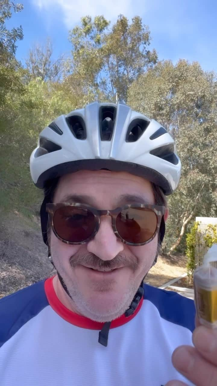 ベン・ファルコーンのインスタグラム：「New year, same me getting smoked by the elders on the bike trail!! 🚴🏻‍♂️」