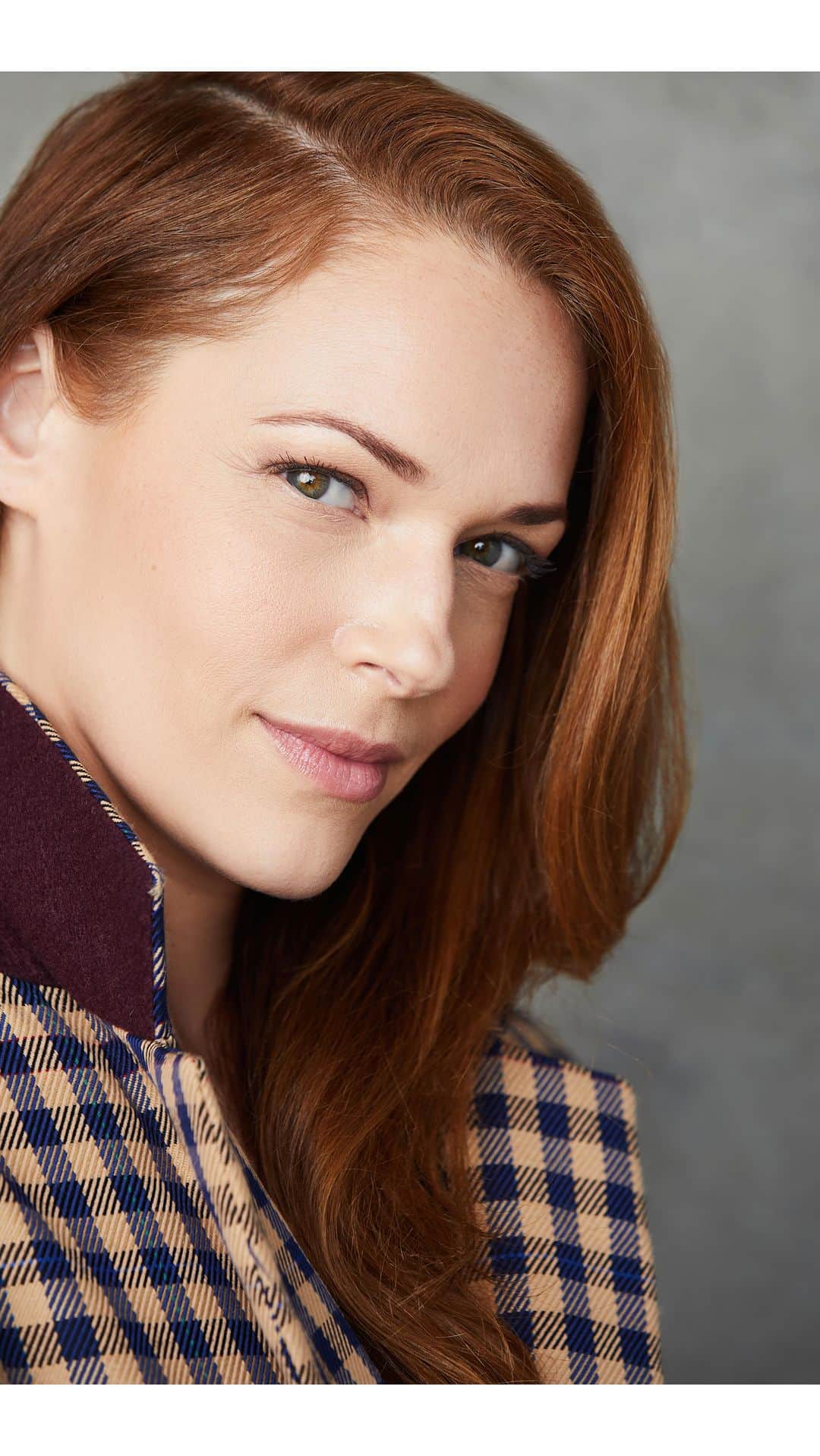 アマンダ・リゲッティのインスタグラム：「A M A N D A  @amanda.righetti  . #amandarighetti #cathrynfarnsworthphotography #queen #livingheadshot」