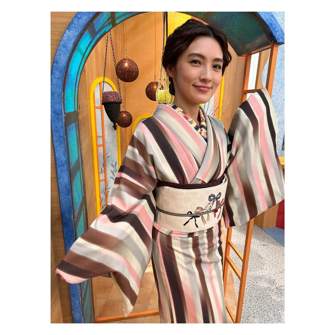 星野真里のインスタグラム：「「ラーメン」とそいつは名乗る中央になるとを載せて高ぶる湯気で #NHK短歌 #ラーメン　の歌 #豆千代モダン #バレンタイン  Have a nice Valentine’s day!!」