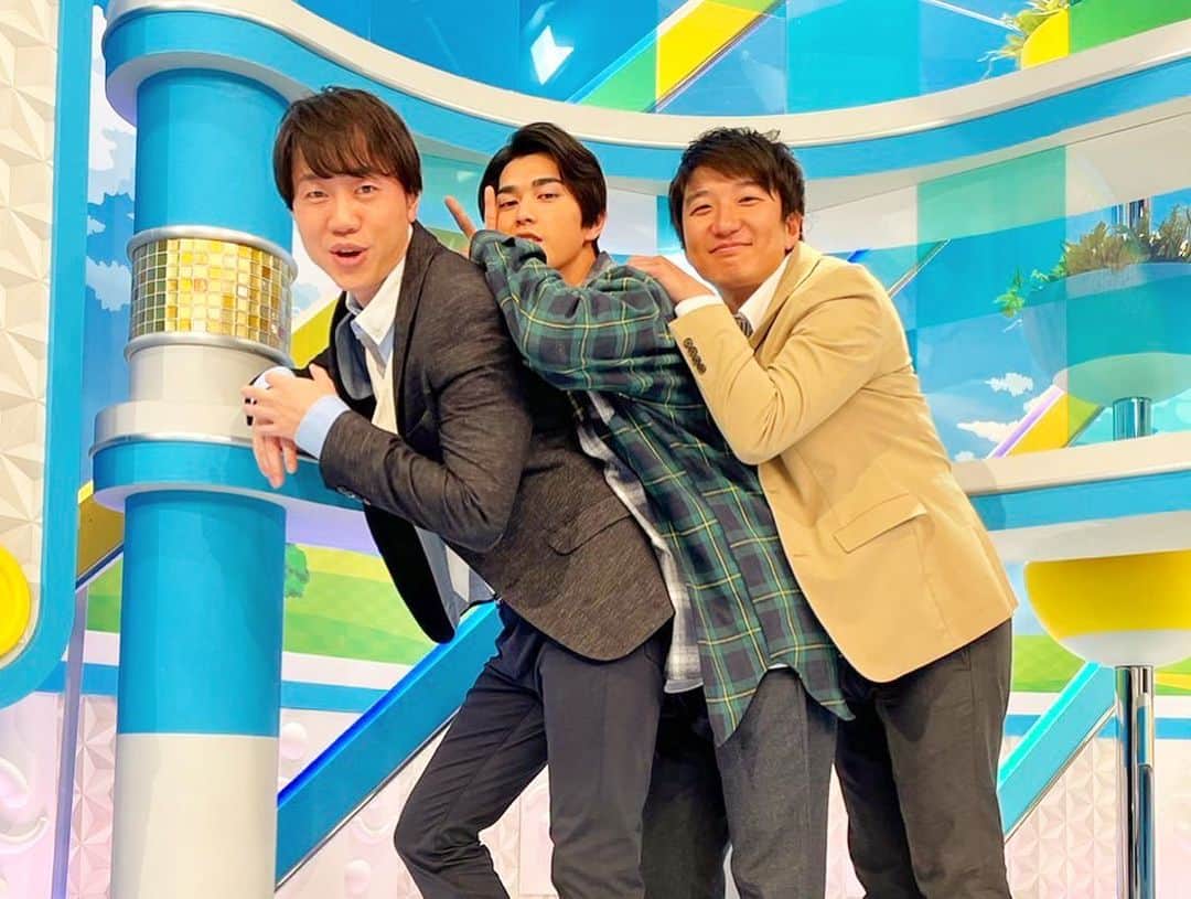 朝日放送「おはよう朝日土曜日です」のインスタグラム：「誰か需要がある人に刺さりますように！ #ハッピーバレンタイン#おは土3兄弟 #しんぺーカメラマン#📸 #長男しんぺー#次男治人#三男リッキー #しんぺーの年齢はリッキーの2倍 #ご覧いただきありがとうございました  #おは土#おはよう朝日土曜日です#ABCテレビ #北村真平#福井治人#ABCアナウンサー #真田理希」