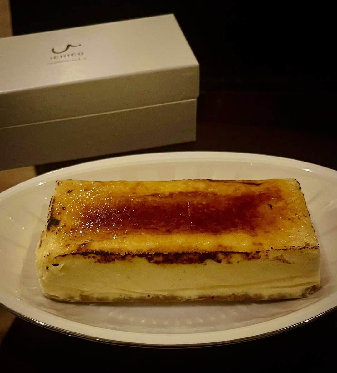青木茉里奈のインスタグラム：「チーズケーキ専門店「ICHICO」さんのブリュレチーズケーキ🧀✨  一足お先にいただきました..✨  お店は、明日2/15(水)OPEN🎉  濃厚なクリームチーズとメープルシロップ香るビスケット生地がとっても美味しかったです🧡  https://ichico.shopselect.net/  _ _ _ _ _ _ _ _ _ _ _ _ _ _ _ _ _ _ _ _ _ _ _ _ _ _ _ _ #ichico #ブリュレ #チーズケーキ #チーズケーキ専門店 #お取り寄せスイーツ #おとりよせグルメ」