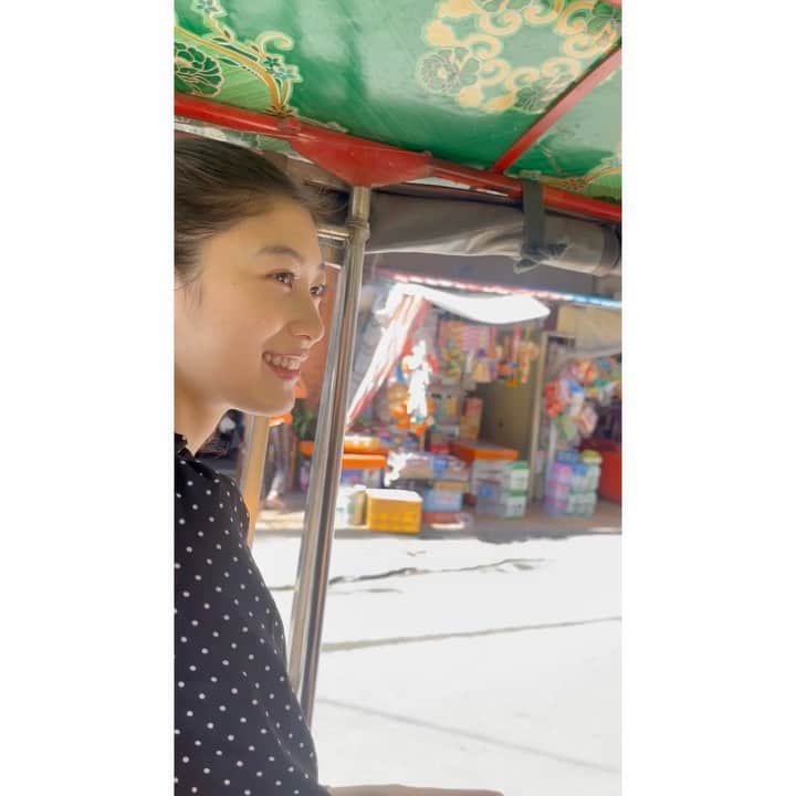 橋爪愛のインスタグラム：「トゥクトゥクでレストランまで移動ししました🛺 現地の空気を生で感じれて良い経験ができました！  次の投稿でレストランの写真載せますね💓  #旅行　#カンボジア　#プノンペン #トゥクトゥク  #cambodia  #Phnom Penh」