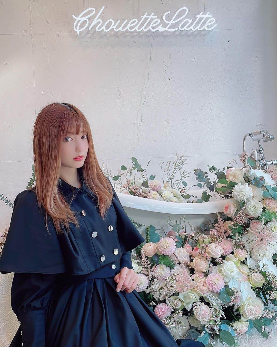 渚のインスタグラム：「シュエットラテの展示会💐 綺麗な空間と服たちにウットリしました🥰」