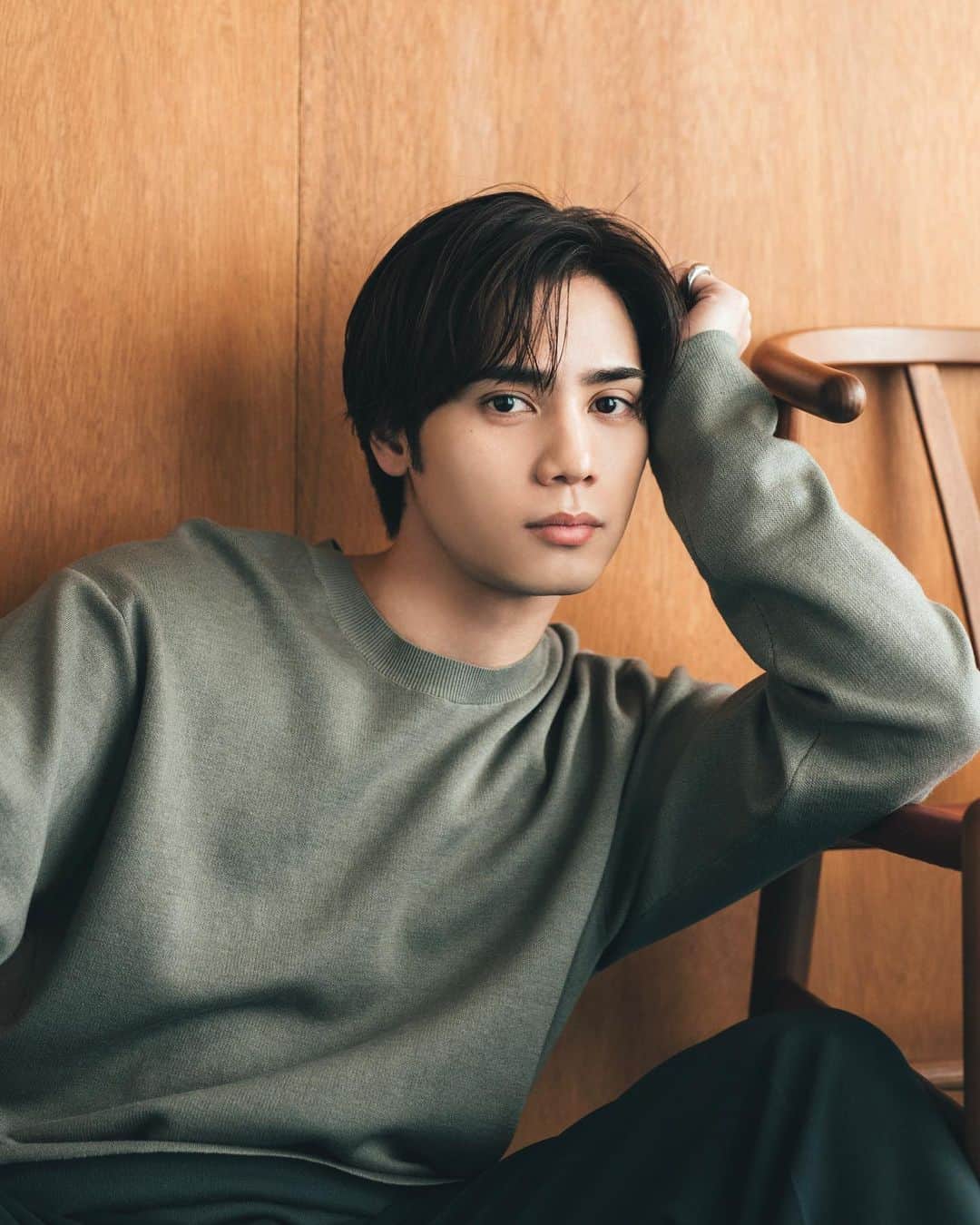 steady.のインスタグラム：「本日2月14日はバレンタイン👼❤️  steady.4月号「大切な人に贈りたい喜ばれるギフト」特集はもうチェックしていただけましたでしょうか！ ⁡ そしてついに、今日まで大事に温めてきた #THERAMPAGE #神谷健太 さんの眼福すぎるラストアザーカットを大公開。 ⁡ 皆様素敵なバレンタインをお過ごしください！」