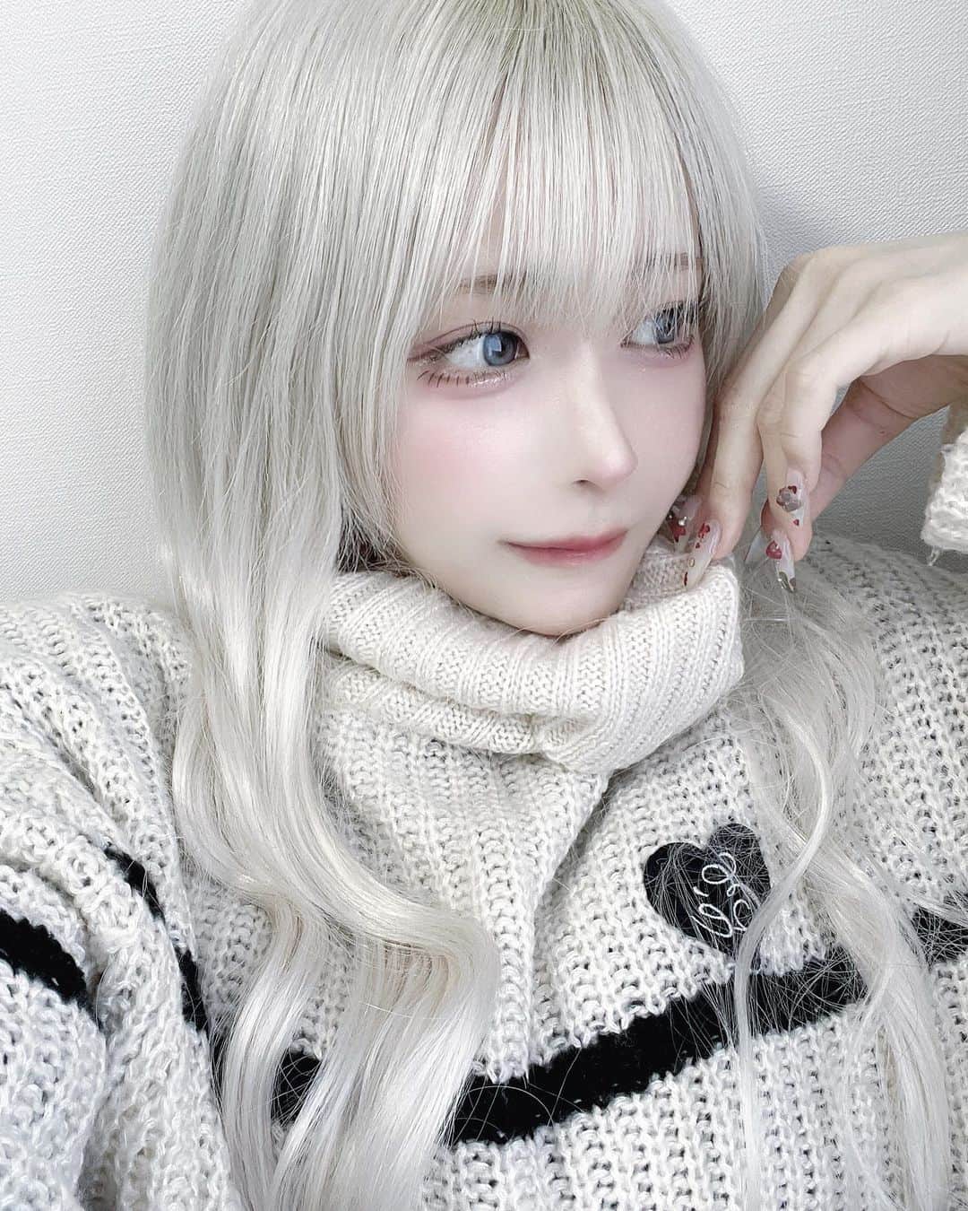 のインスタグラム：「もう冬終わっちゃうのかな、  #ハイトーン #ニット」