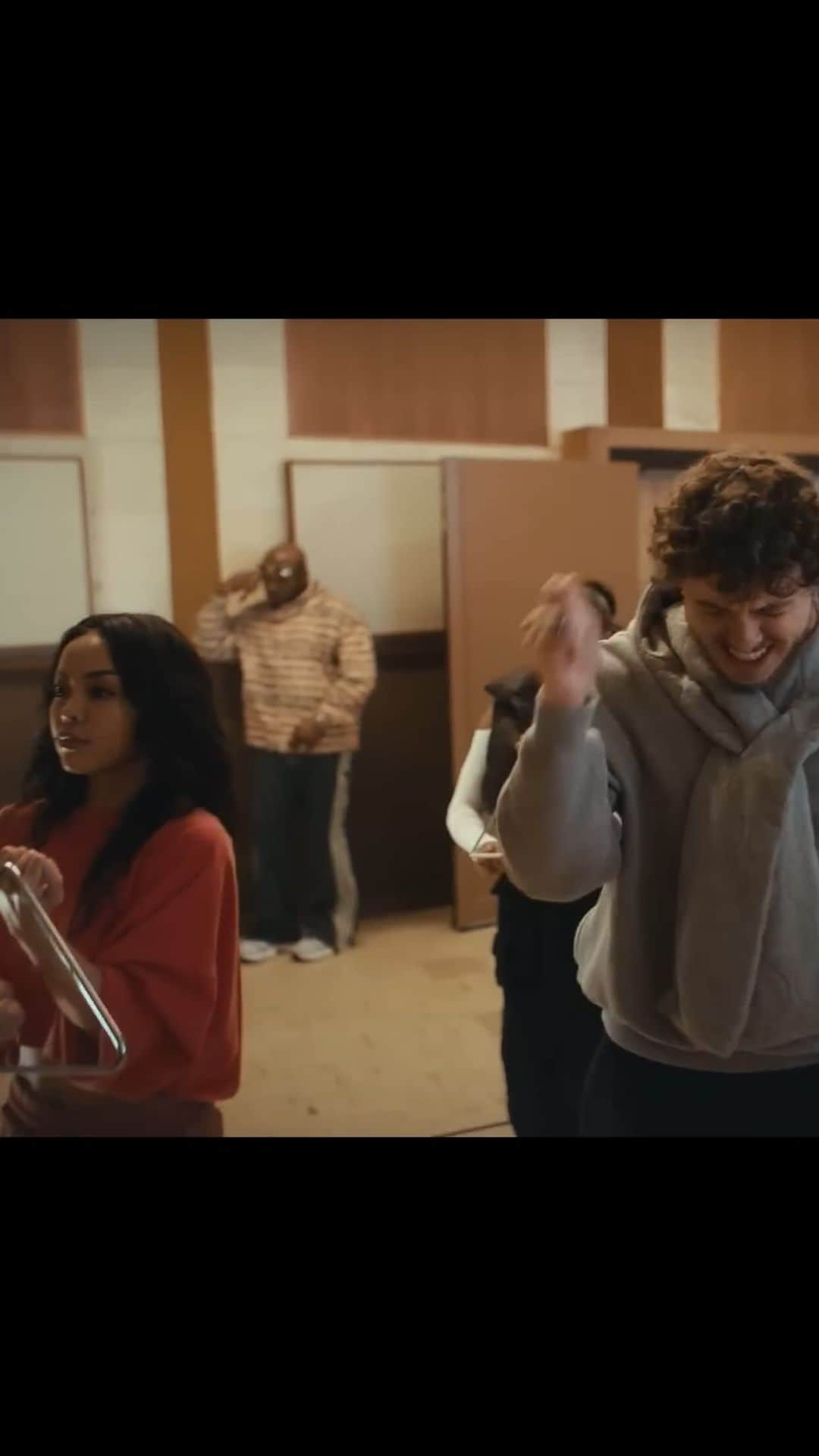 マアサ・イシハラのインスタグラム：「New @doritos Super Bowl commercial🏈 ft. @jackharlow & many other stars!  Director @waynemcclammy  Choreographer @joe_brown101  Assistant choreo @jasminebeaulieu  Team🔺 @domchanel @cachemelvin @alysonvan @mariyaaa___ @thebrianaalyse  Agency @blocla   it is my great honor and pleasure to be apart of such a great team!」