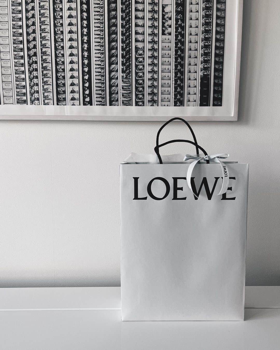 翁安芸さんのインスタグラム写真 - (翁安芸Instagram)「@loewe 🫶🏻🖤  #ロエベ #loewe #shopping」2月14日 11時01分 - akinyc