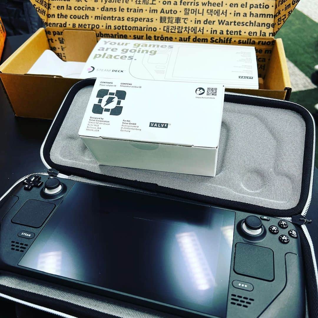 須田剛一のインスタグラム：「The Steam Deck has arrived.」