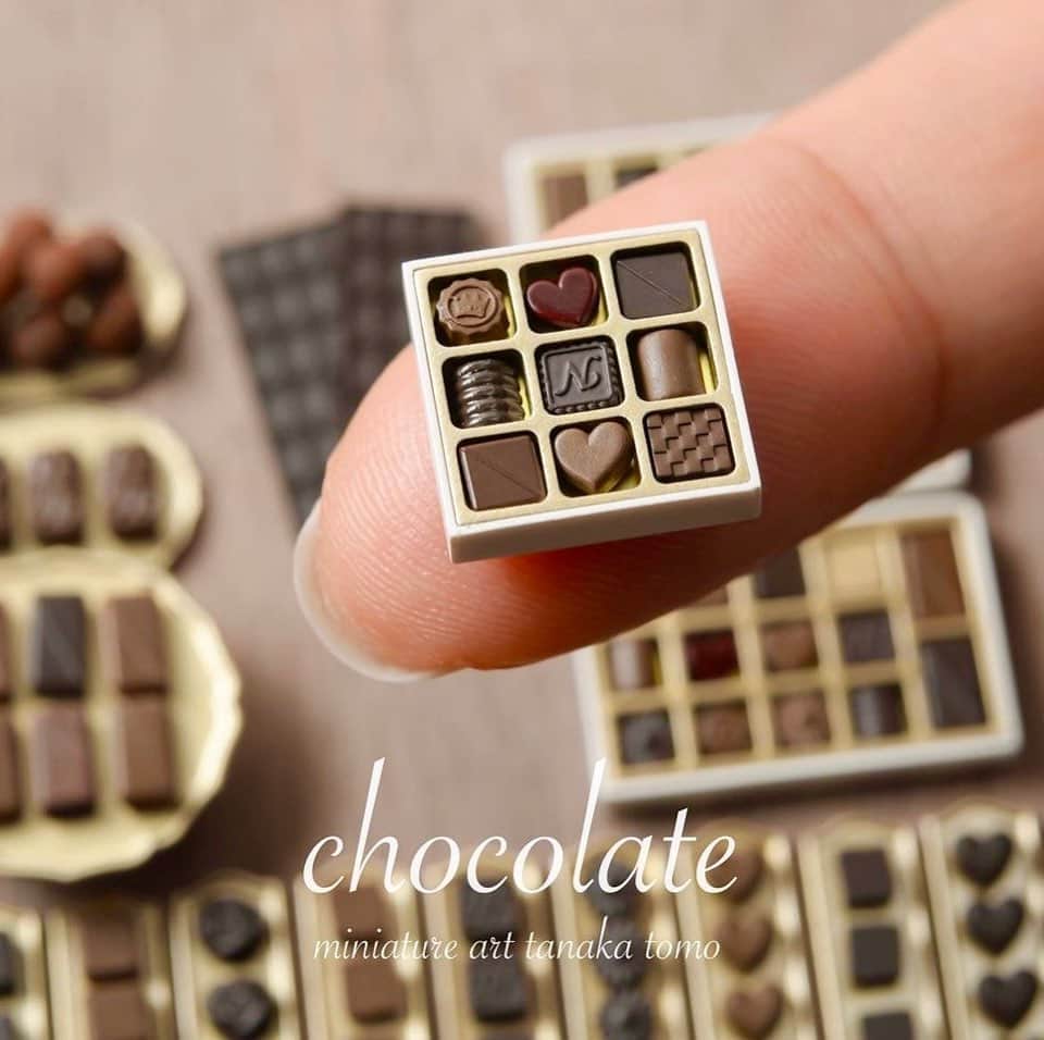 Nunu's Houseのインスタグラム：「🍫💝 小さいから実質カロリー0！  #ミニチュア#miniature #田中智#nunushouse  #チョコレート #ValentinesDay  #ハッピーバレンタイン #バレンタイン」